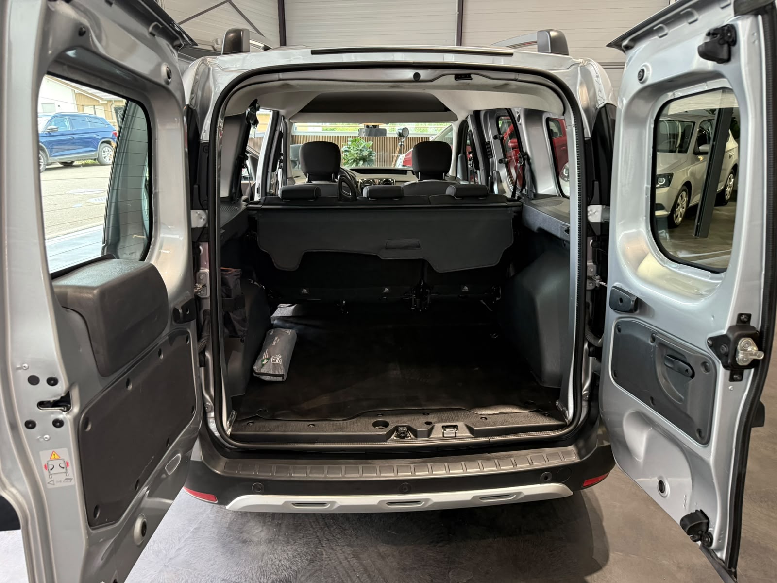 DACIA Dokker TCE 130 16V Stepway-image-4