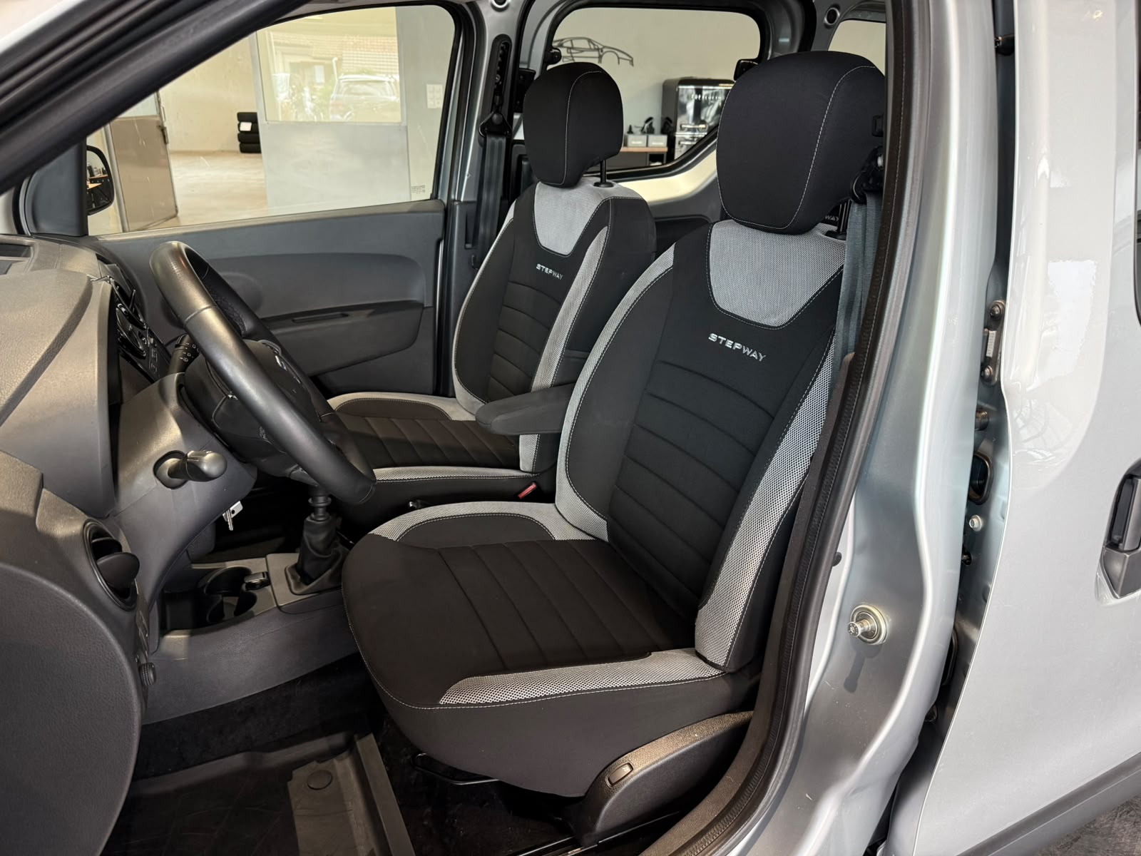 DACIA Dokker TCE 130 16V Stepway-image-9