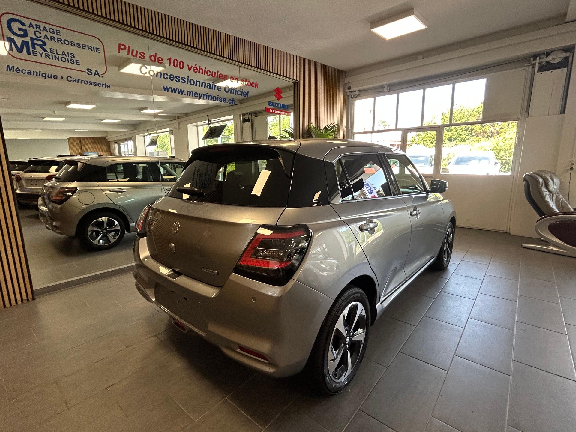 SUZUKI Swift 1.2 Compact Top Hybrid-image-6