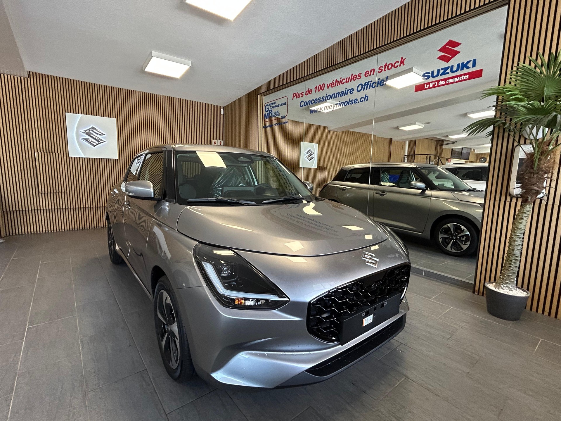 SUZUKI Swift 1.2 Compact Top Hybrid-image-1