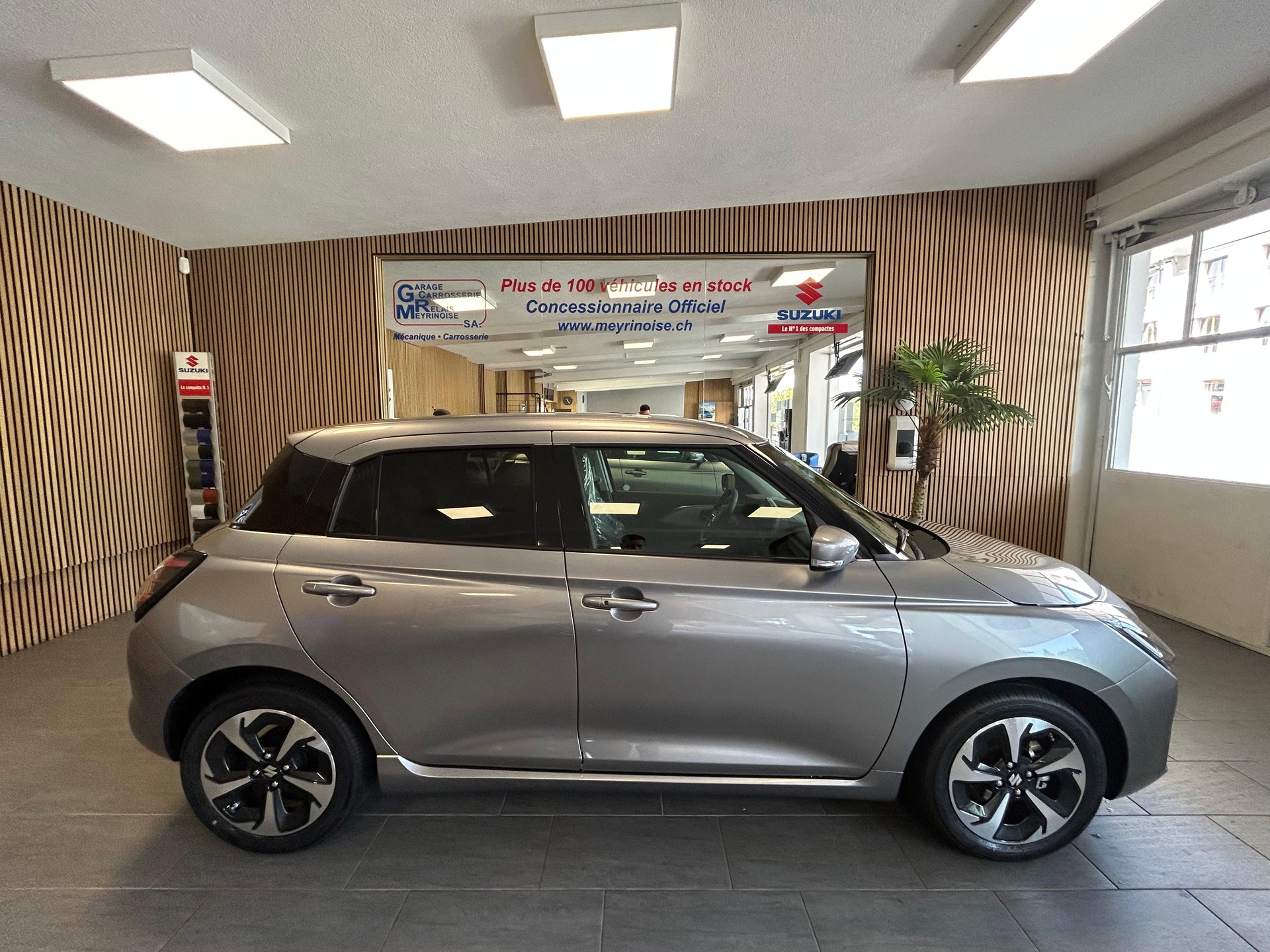 SUZUKI Swift 1.2 Compact Top Hybrid-image-0