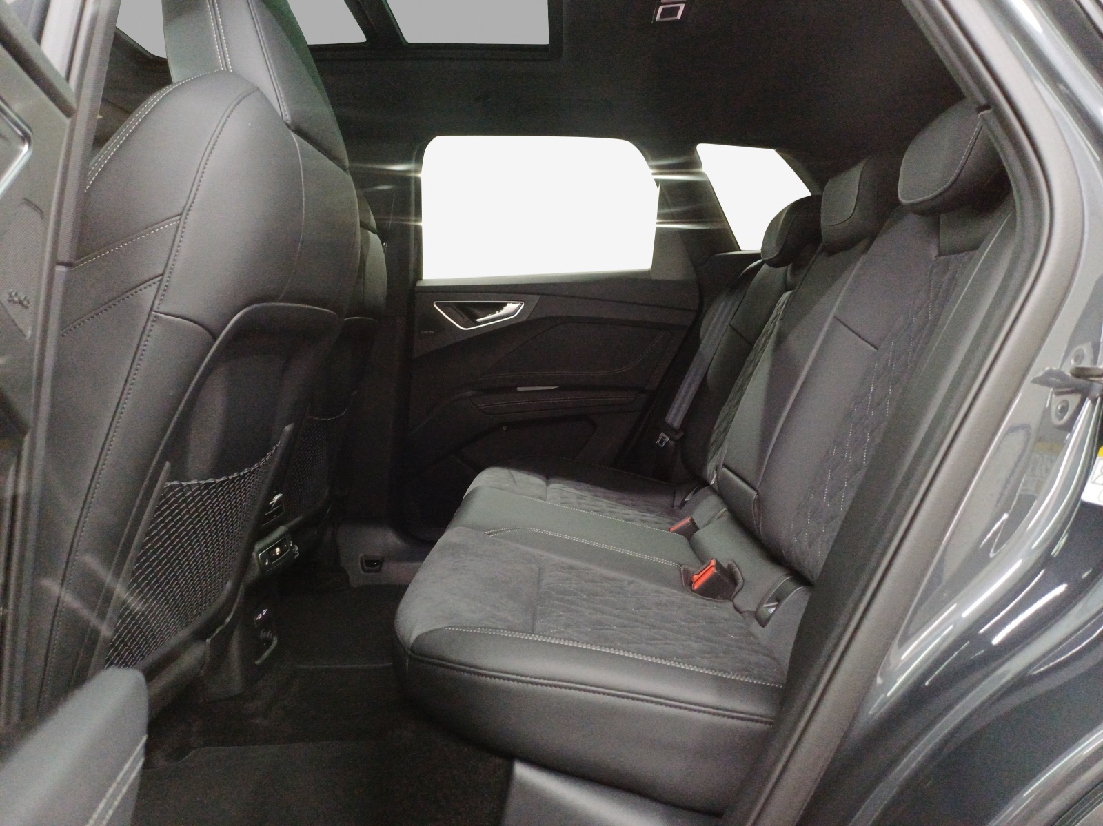 AUDI Q4 e-tron SUV quattro performance-image-11