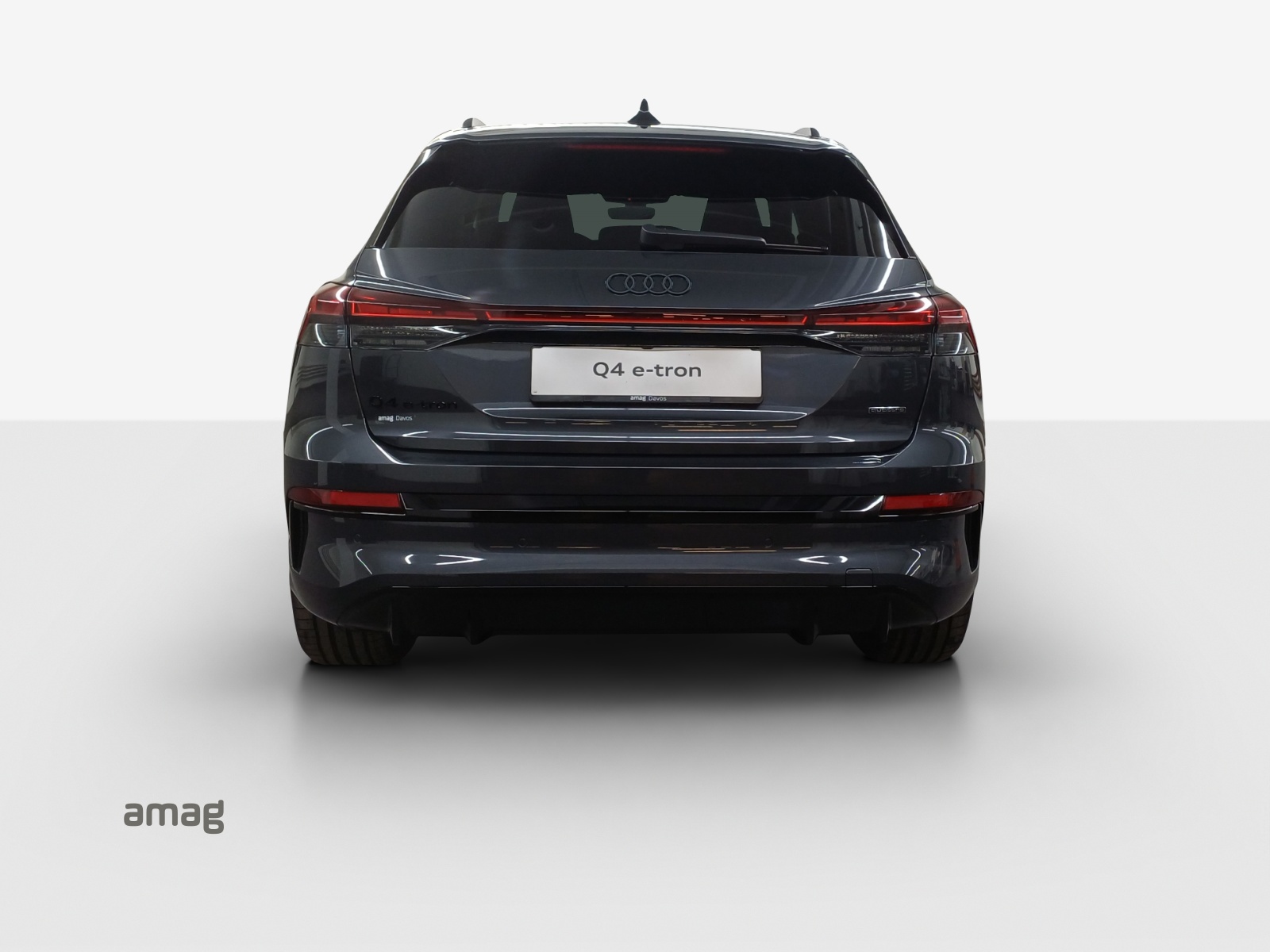 AUDI Q4 e-tron SUV quattro performance-showroom-element-3