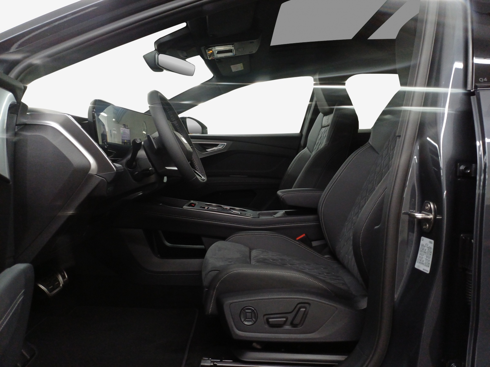 AUDI Q4 e-tron SUV quattro performance-image-7