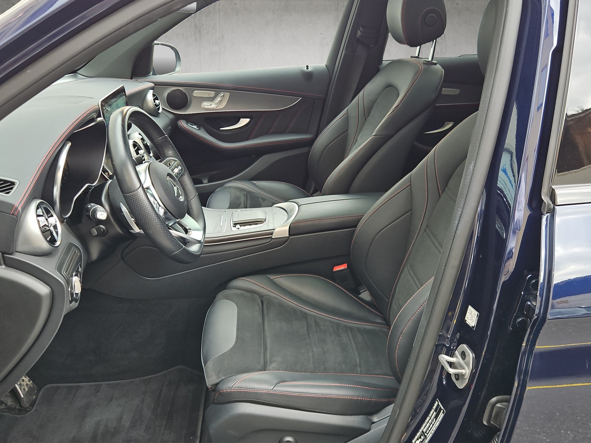 MERCEDES-BENZ GLC 300 d AMG Line 4m-image-7