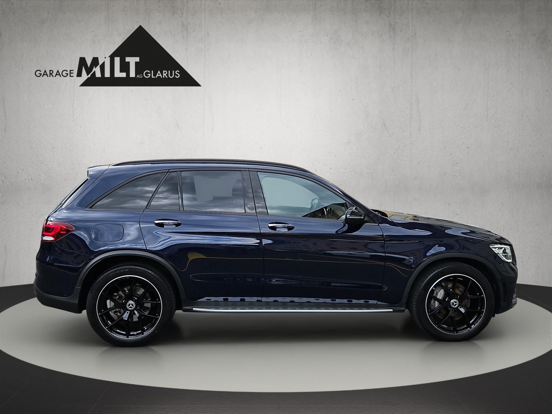 MERCEDES-BENZ GLC 300 d AMG Line 4m-showroom-element-3