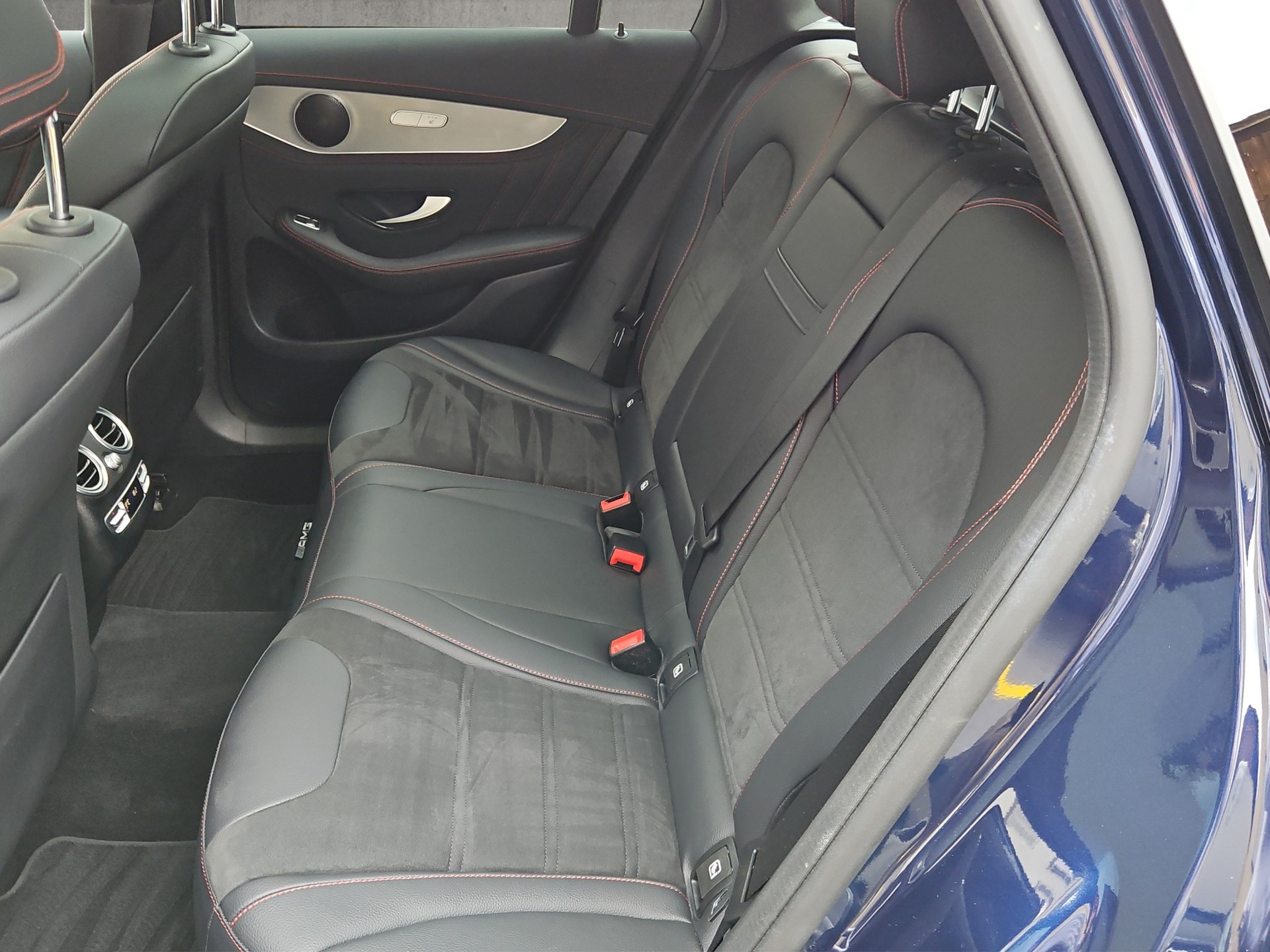 MERCEDES-BENZ GLC 300 d AMG Line 4m-image-9