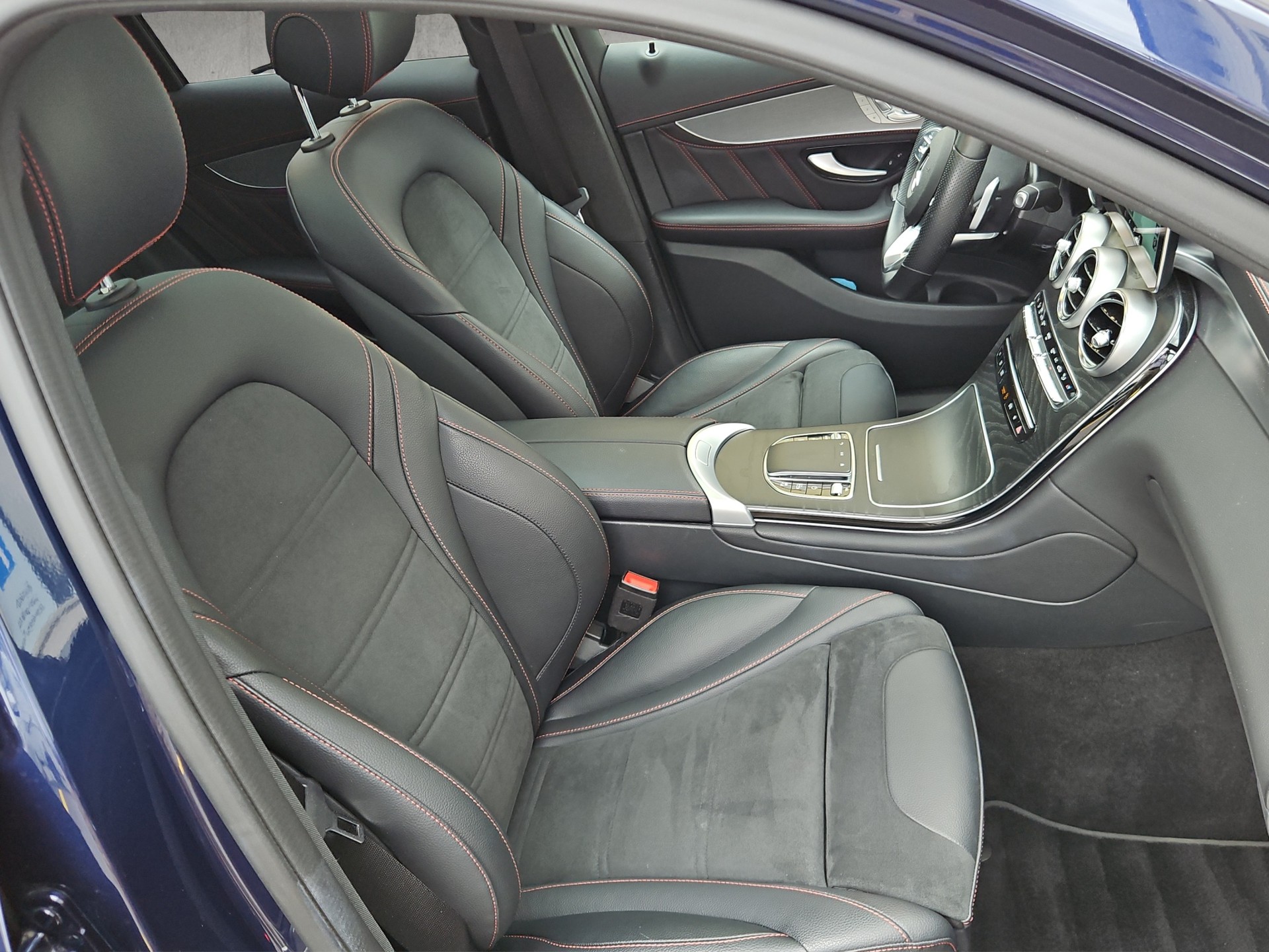 MERCEDES-BENZ GLC 300 d AMG Line 4m-image-8