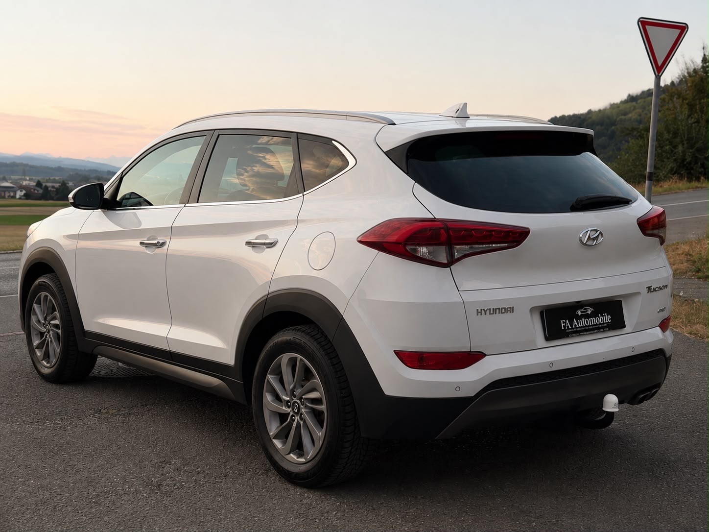 HYUNDAI Tucson 2.0 CRDI Plena 4WD Automatic-image-3
