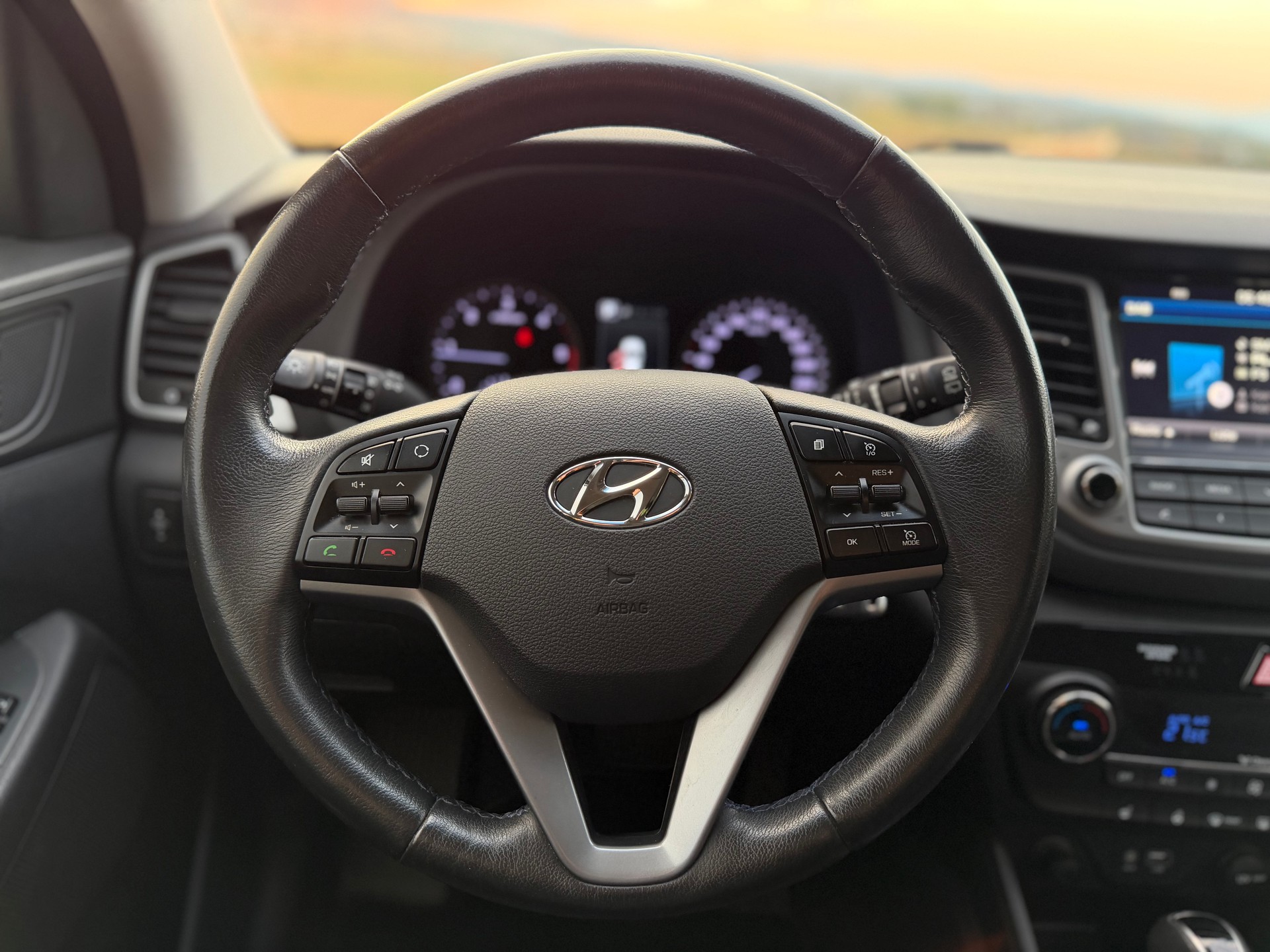 HYUNDAI Tucson 2.0 CRDI Plena 4WD Automatic-image-9