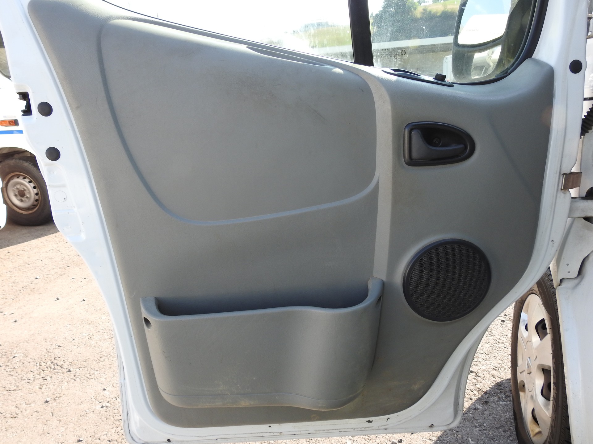 RENAULT Trafic 2.5 dCi 2.9t L1H1-image-13