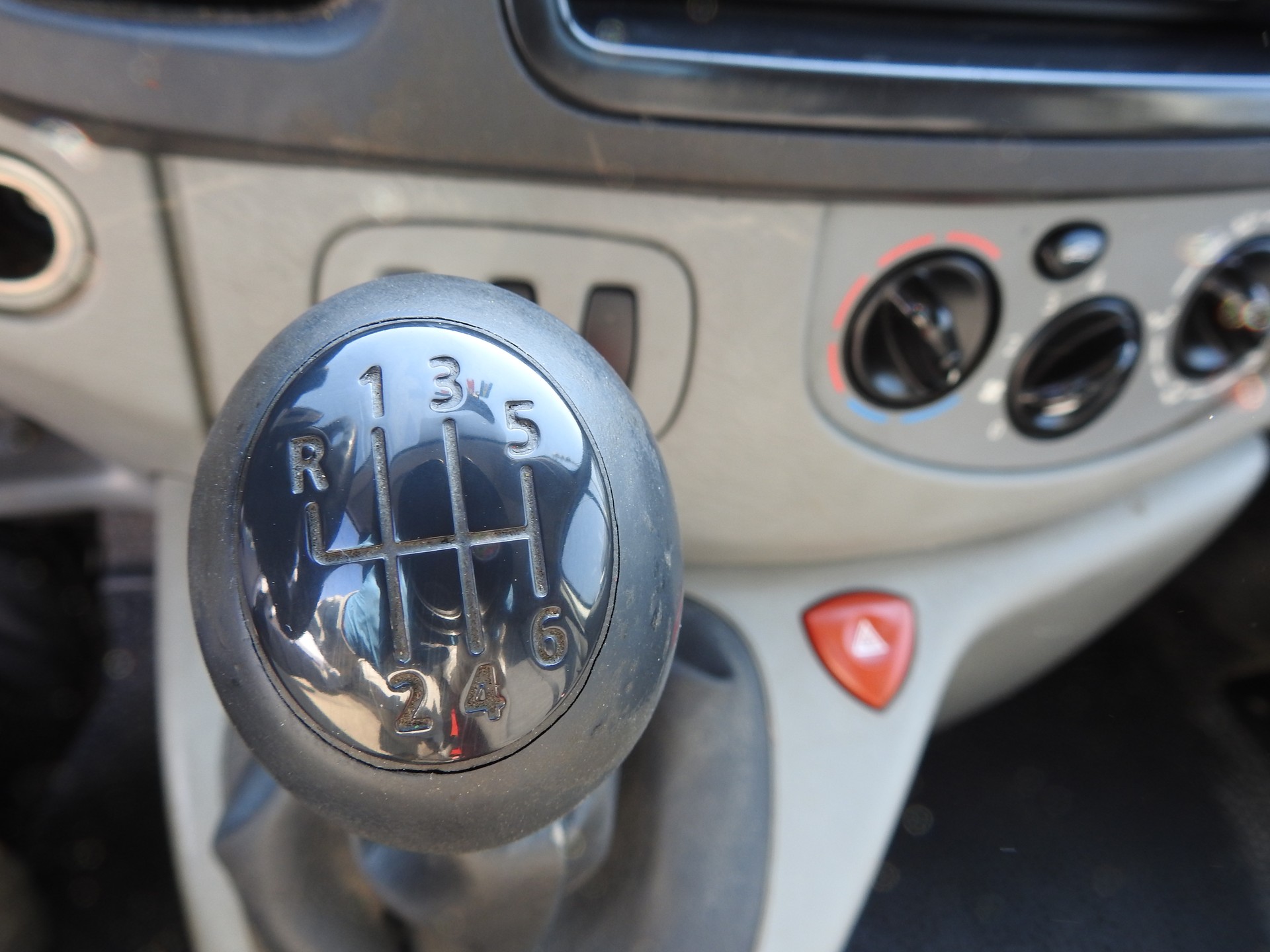 RENAULT Trafic 2.5 dCi 2.9t L1H1-image-17