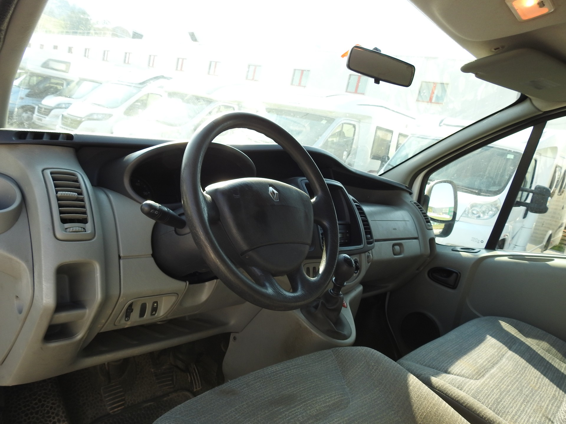 RENAULT Trafic 2.5 dCi 2.9t L1H1-image-14