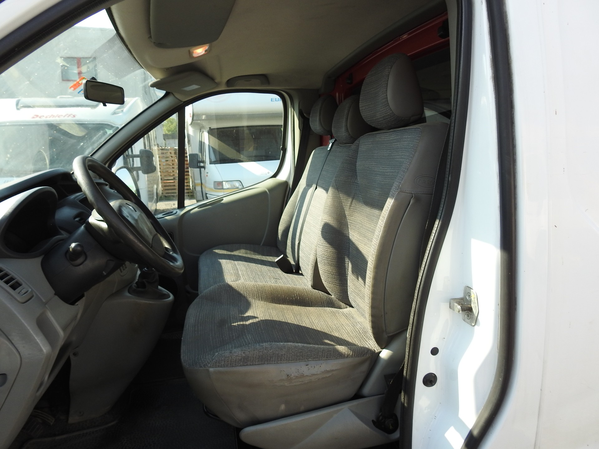RENAULT Trafic 2.5 dCi 2.9t L1H1-image-15