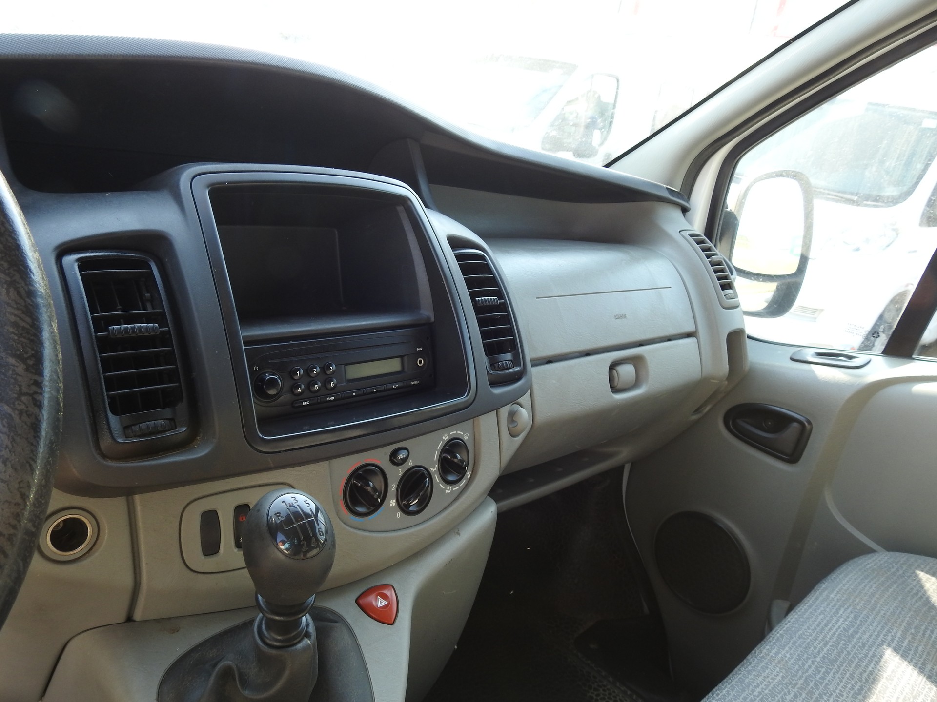 RENAULT Trafic 2.5 dCi 2.9t L1H1-image-16