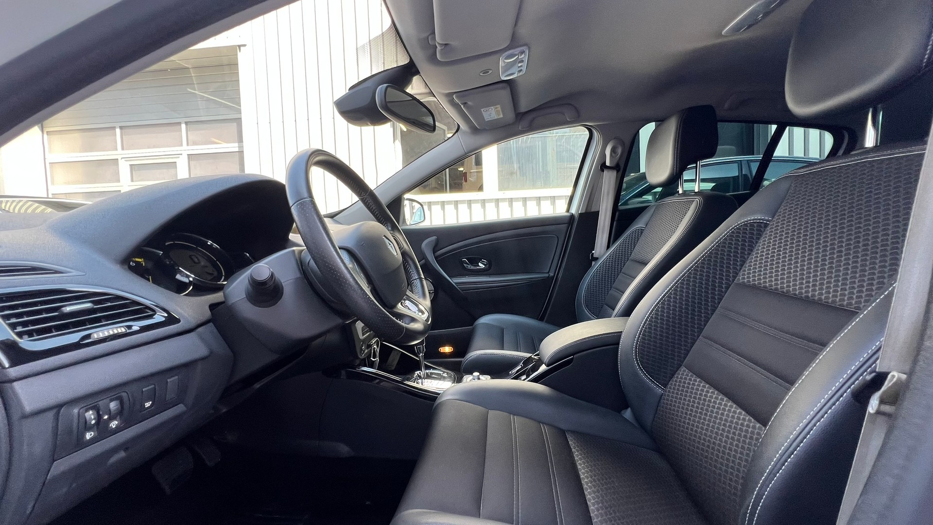 RENAULT MÉGANE 1.2 16V TURBO BOSE EDC l 131 PS-image-29