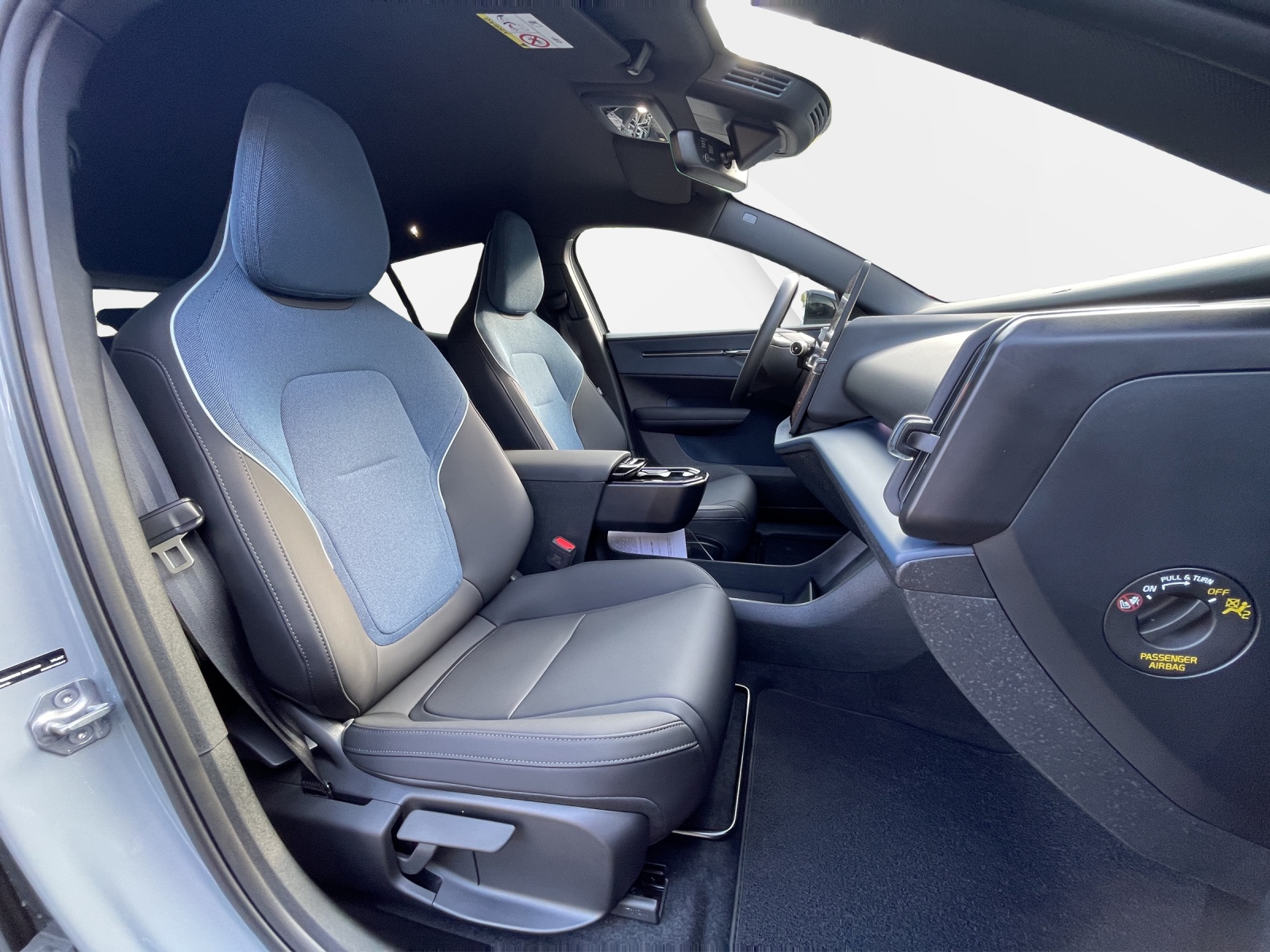 VOLVO EX 30 E60 Plus-image-17