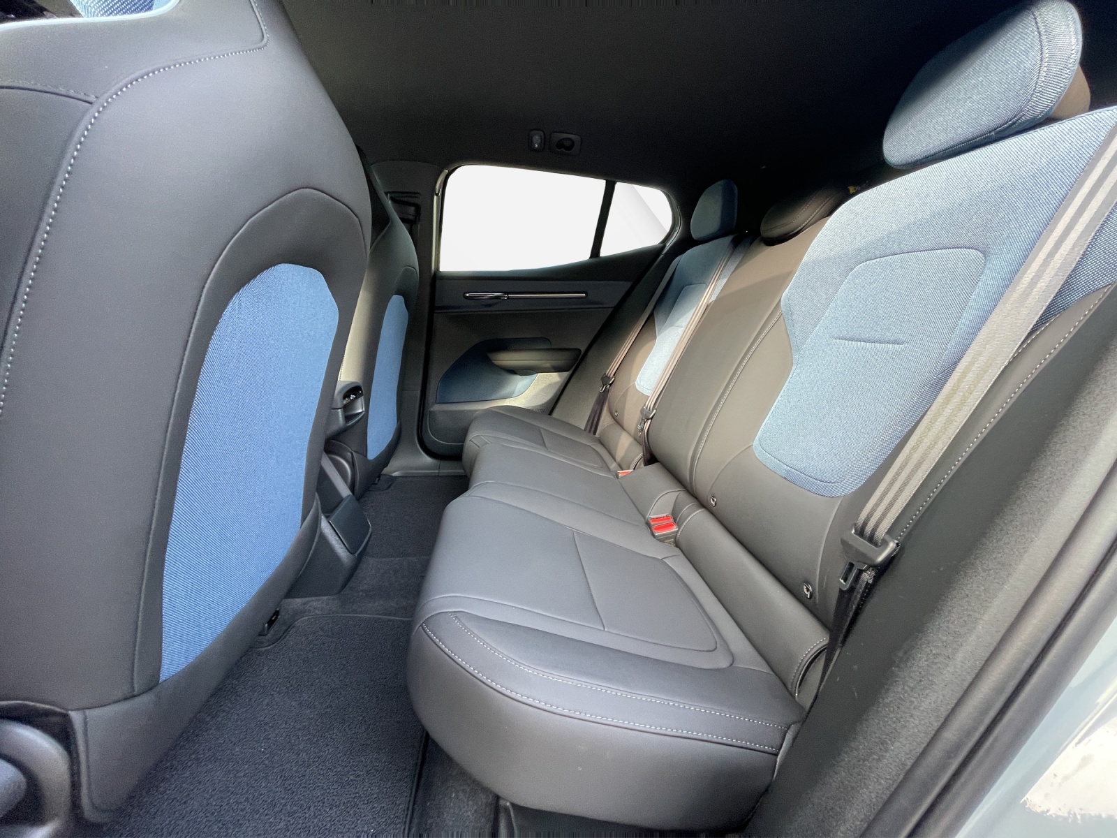 VOLVO EX 30 E60 Plus-image-13
