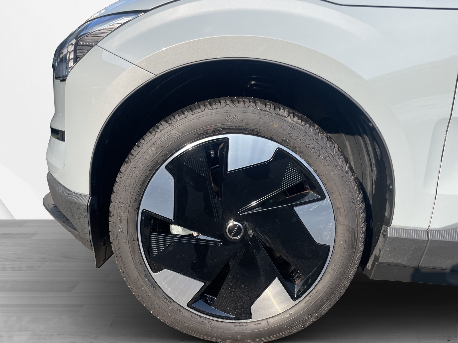 VOLVO EX 30 E60 Plus-image-8