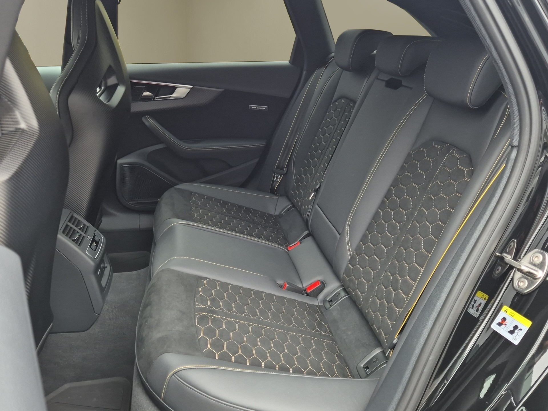 AUDI RS4 Avant 25 year edition quattro tiptronic-image-15