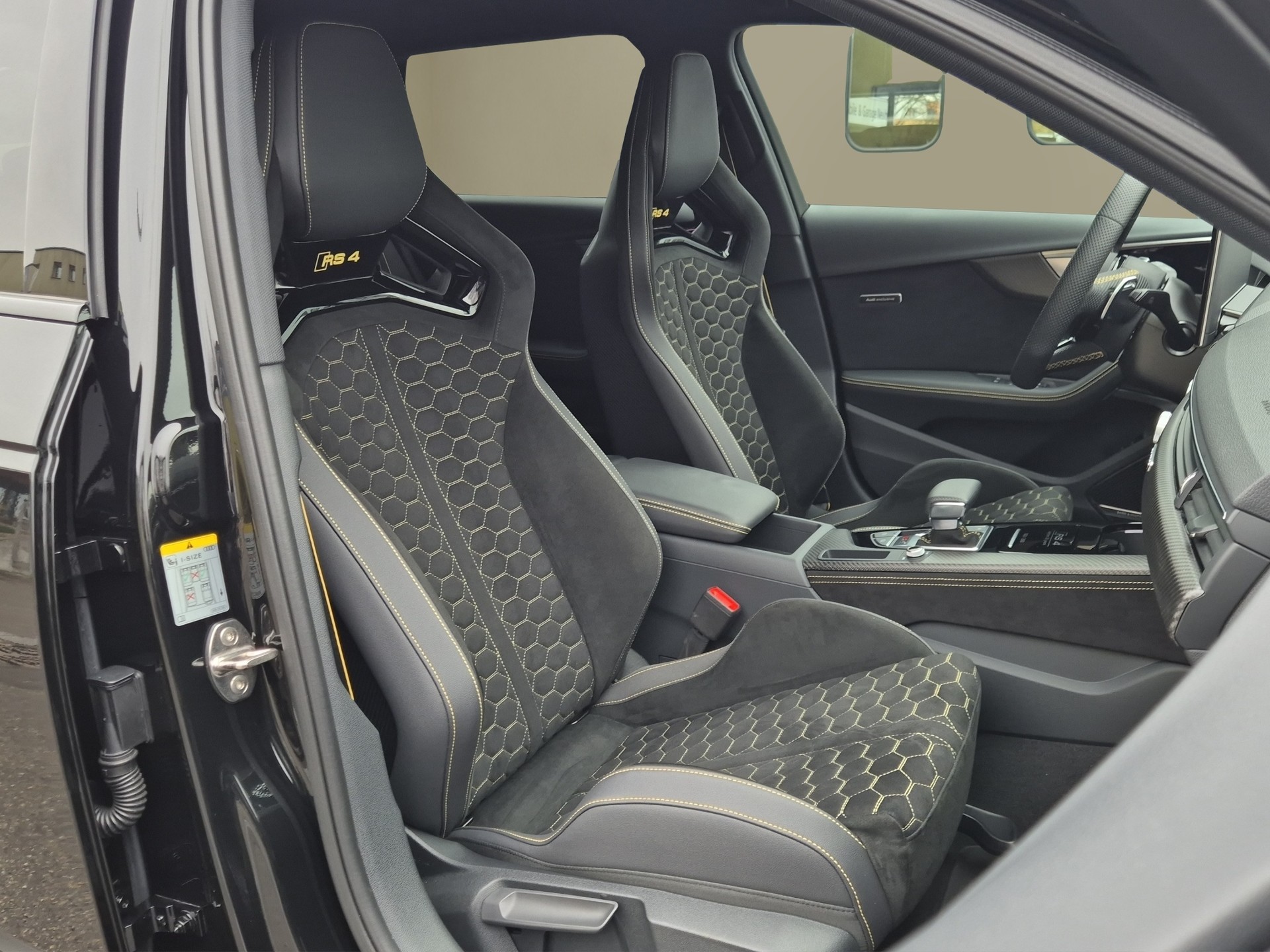 AUDI RS4 Avant 25 year edition quattro tiptronic-image-16
