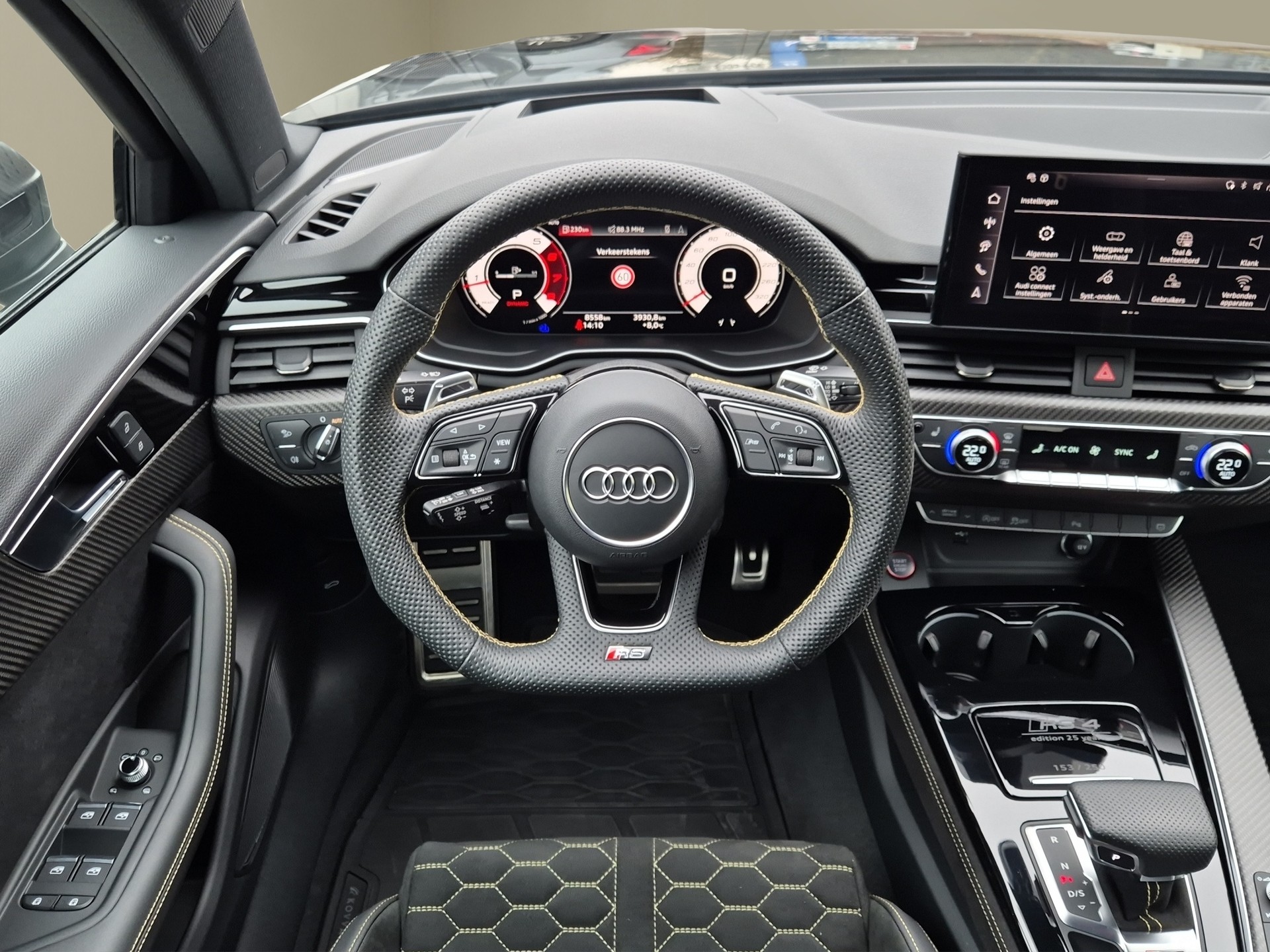 AUDI RS4 Avant 25 year edition quattro tiptronic-image-10