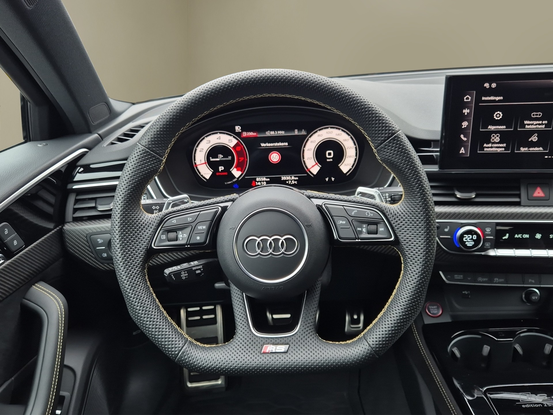 AUDI RS4 Avant 25 year edition quattro tiptronic-image-11