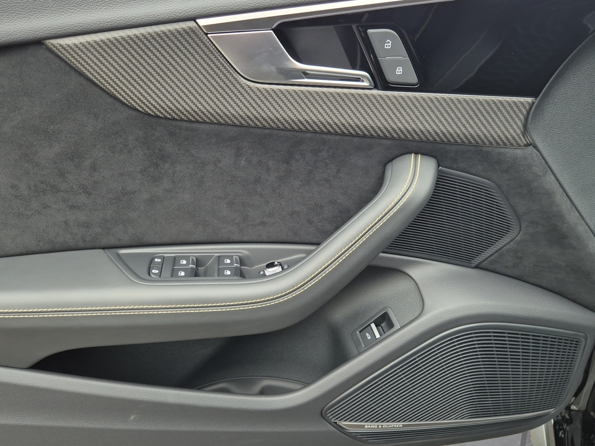AUDI RS4 Avant 25 year edition quattro tiptronic-image-13