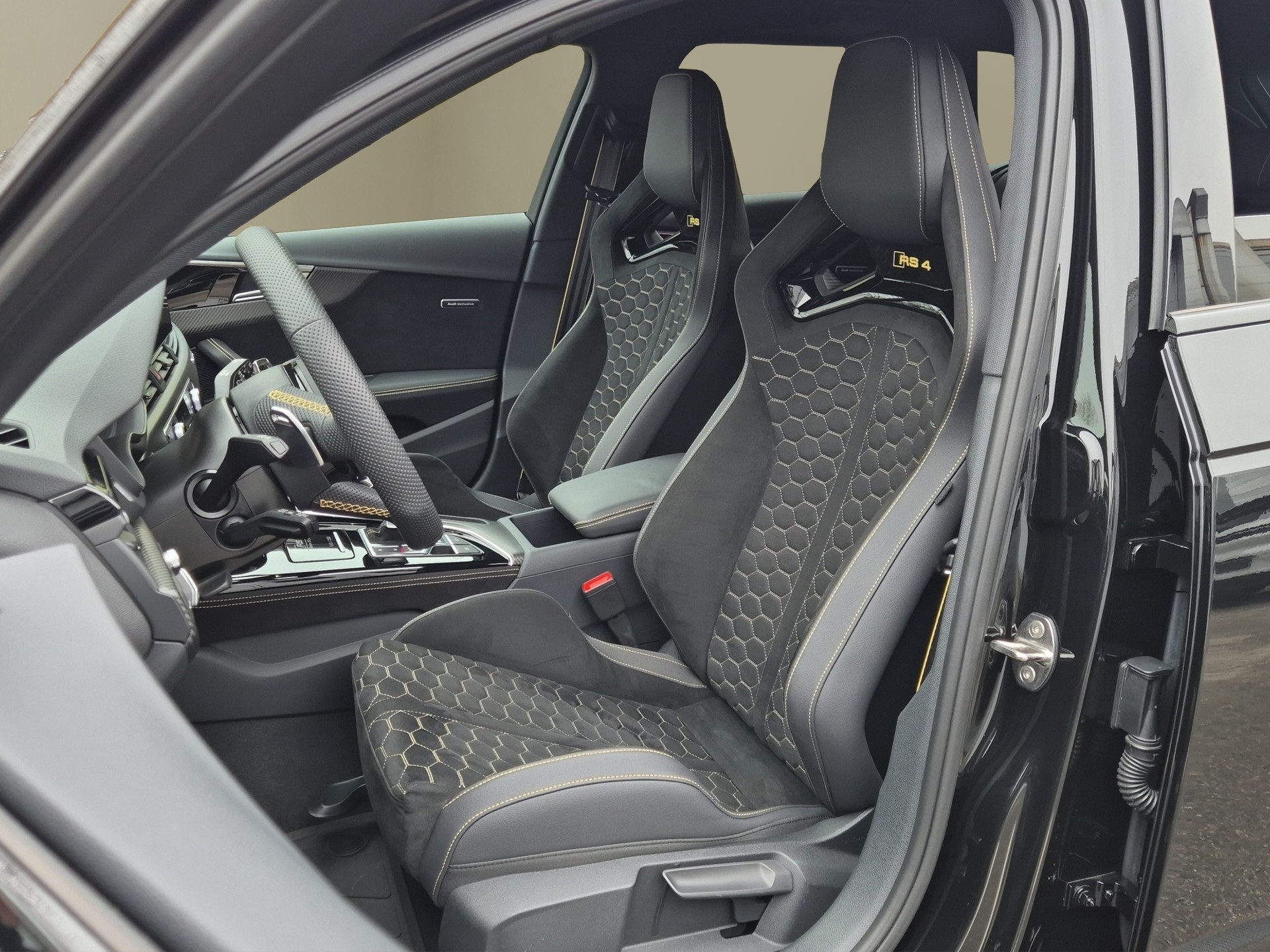 AUDI RS4 Avant 25 year edition quattro tiptronic-image-8