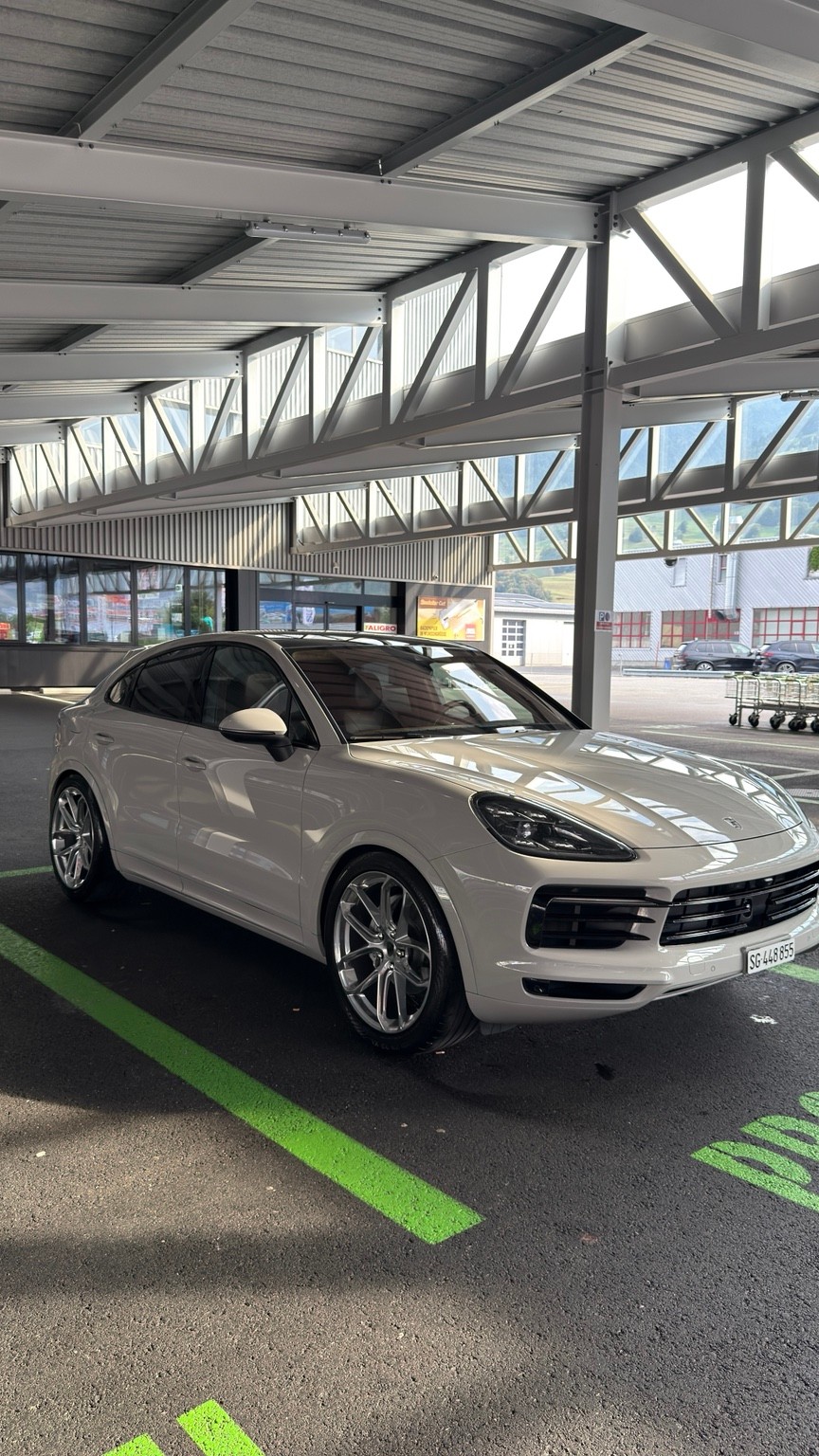 PORSCHE 3.0 V6 E-Hybrid Platinum Edition-image-4