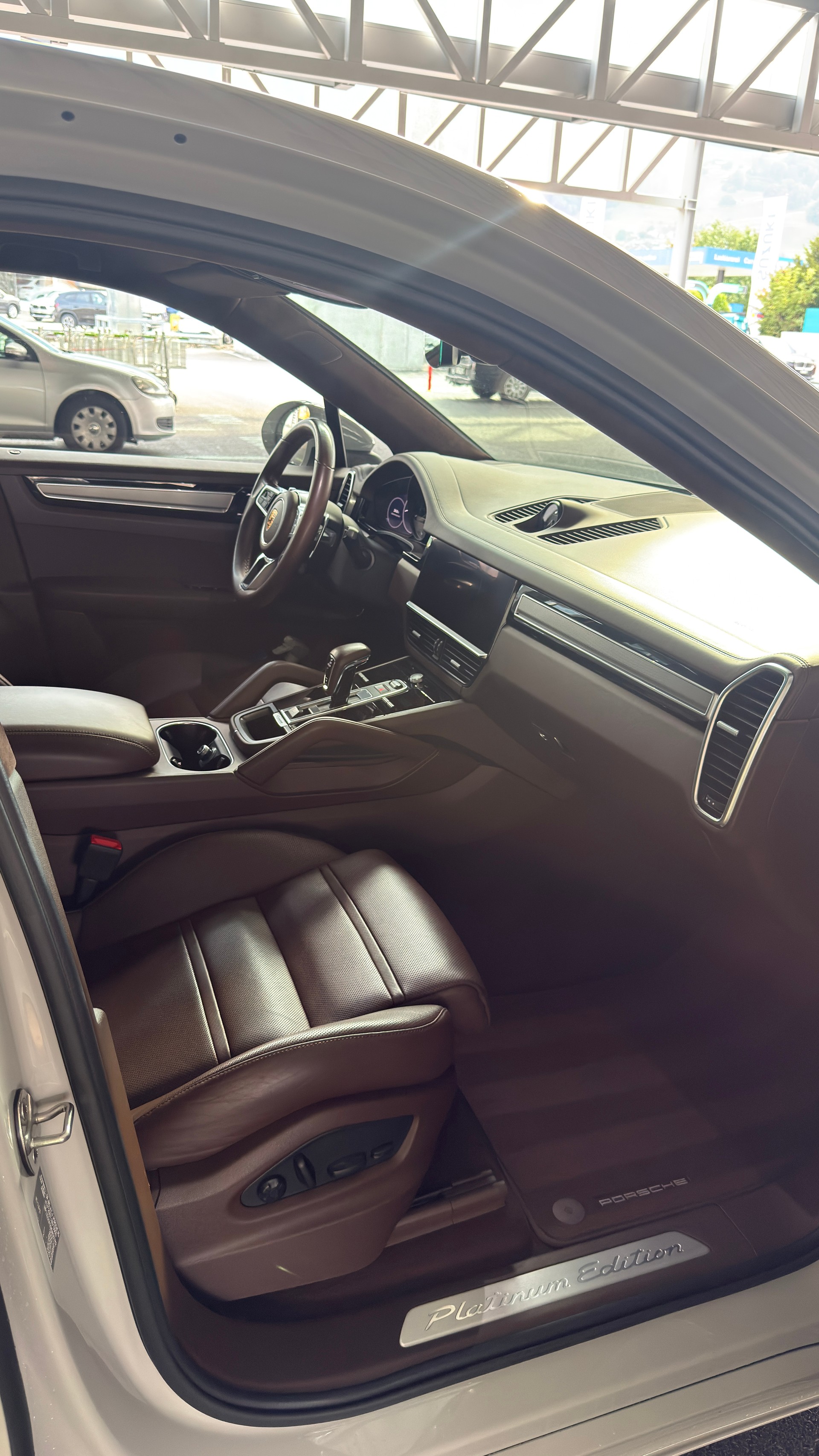 PORSCHE 3.0 V6 E-Hybrid Platinum Edition-image-6