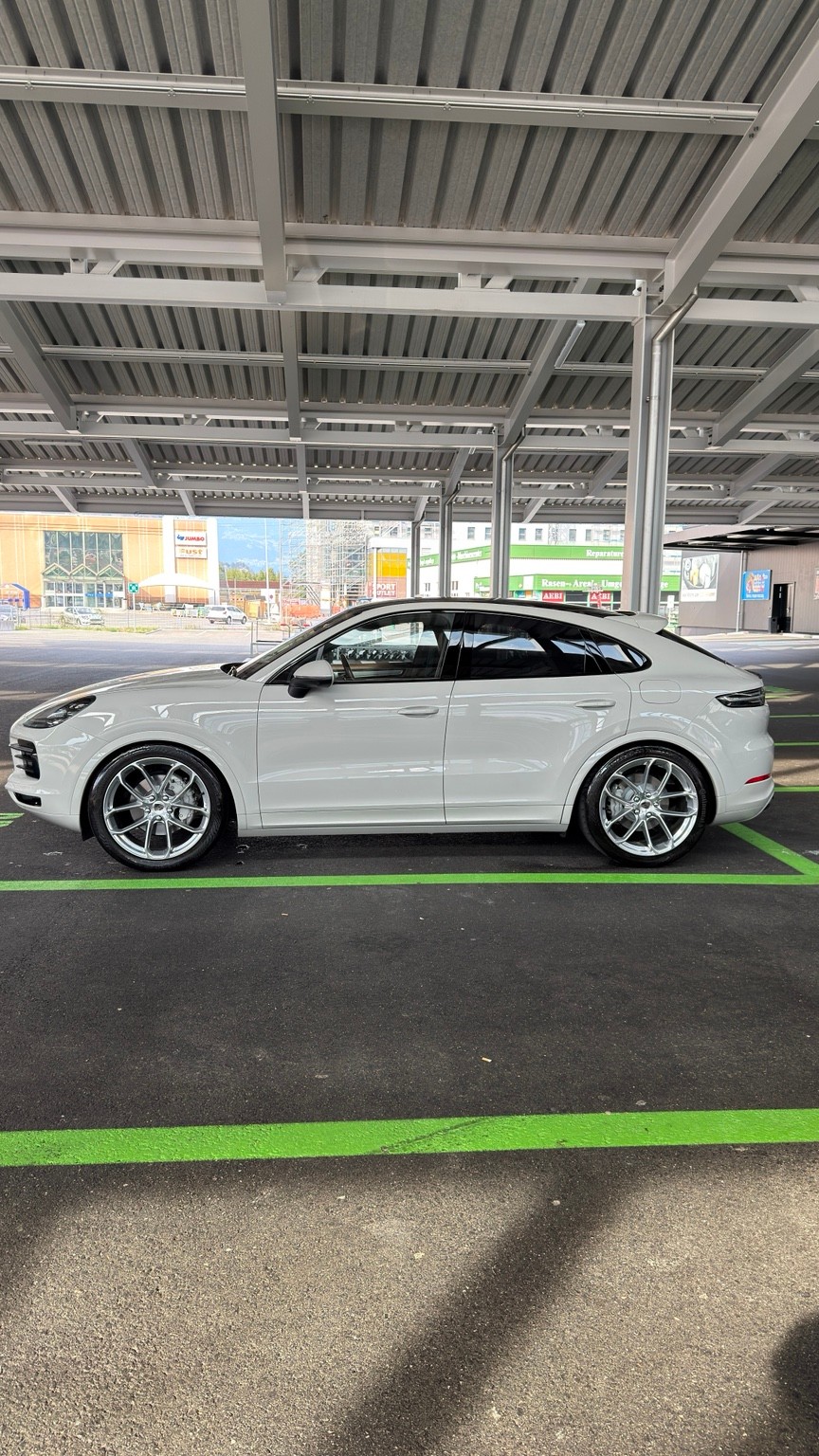 PORSCHE 3.0 V6 E-Hybrid Platinum Edition-image-1