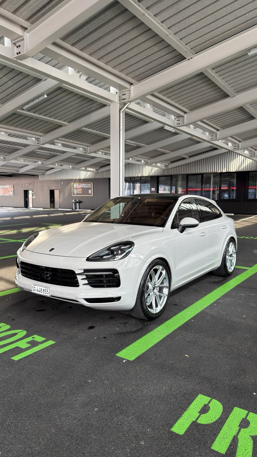 PORSCHE 3.0 V6 E-Hybrid Platinum Edition-image-0