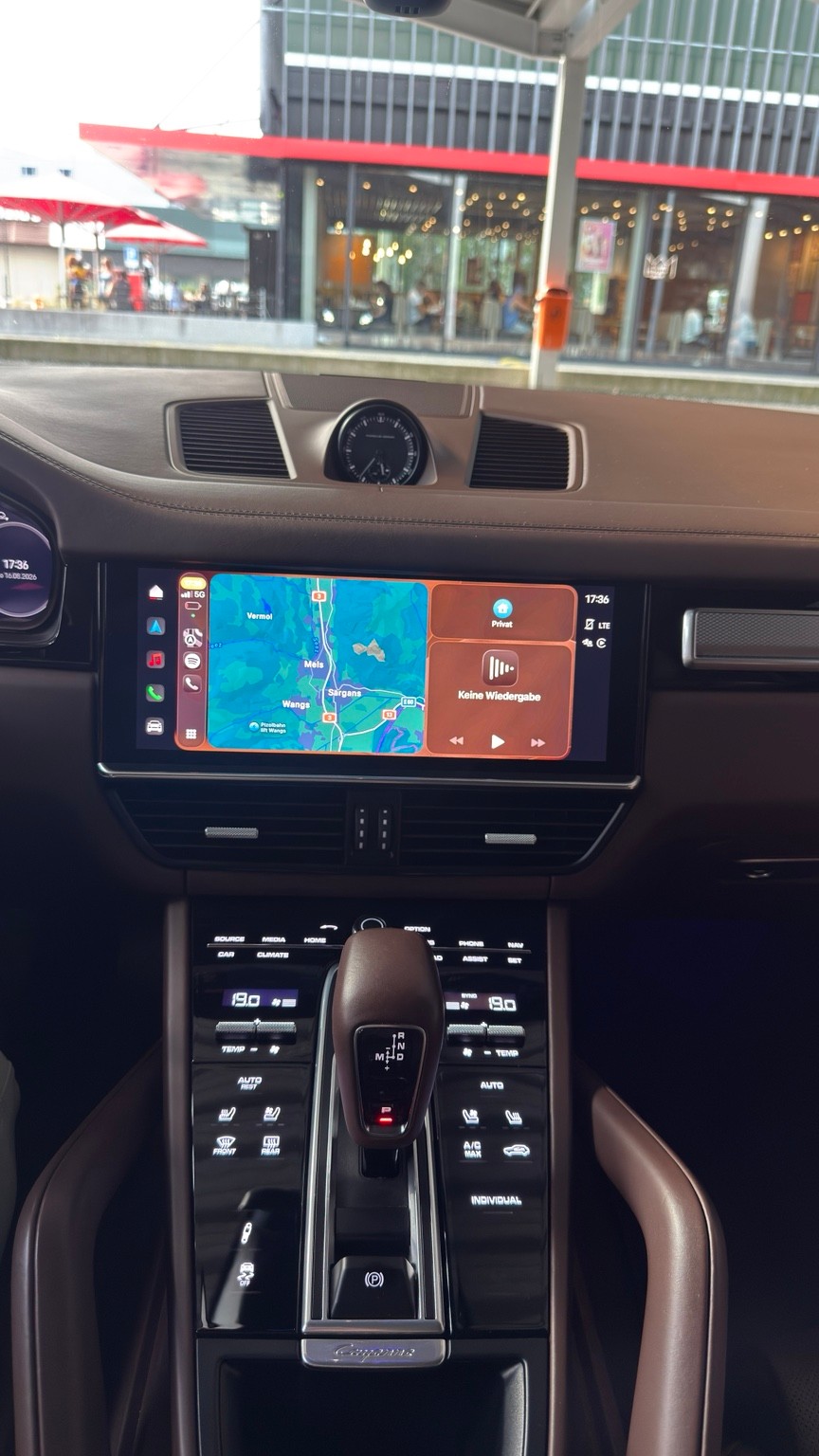 PORSCHE 3.0 V6 E-Hybrid Platinum Edition-image-9
