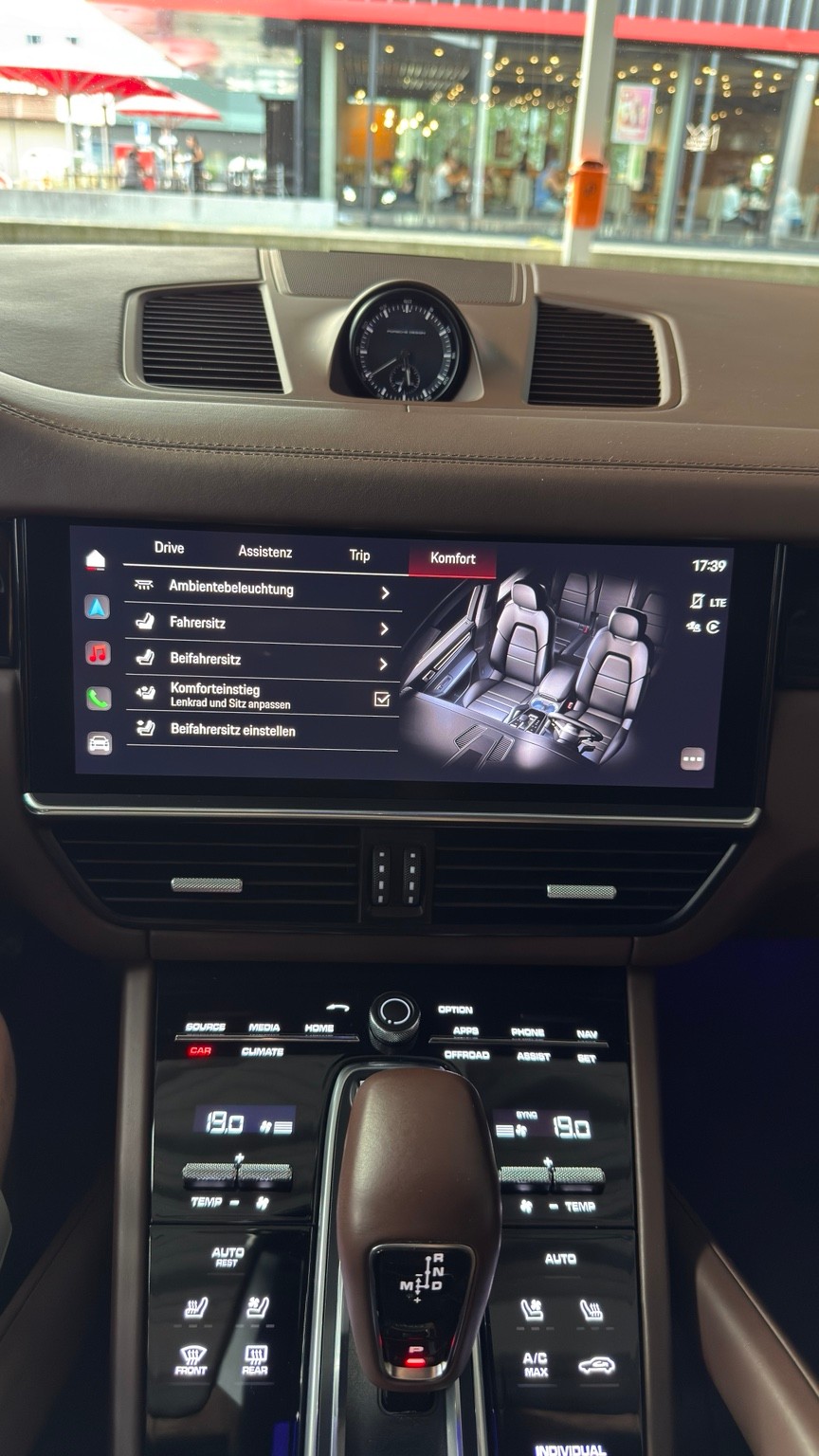 PORSCHE 3.0 V6 E-Hybrid Platinum Edition-image-14