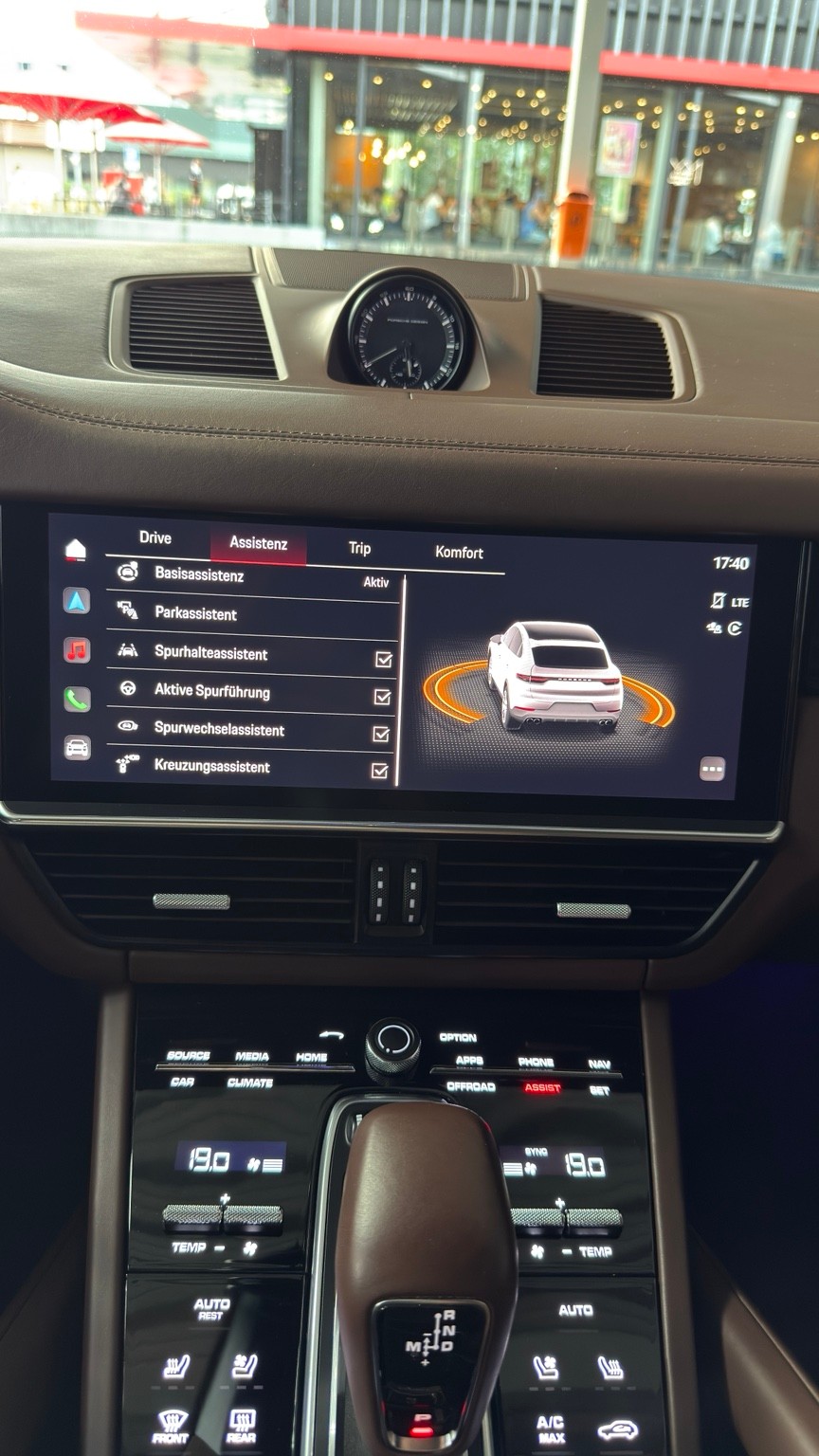 PORSCHE 3.0 V6 E-Hybrid Platinum Edition-image-12