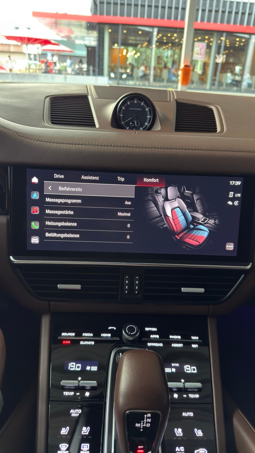PORSCHE 3.0 V6 E-Hybrid Platinum Edition-image-11