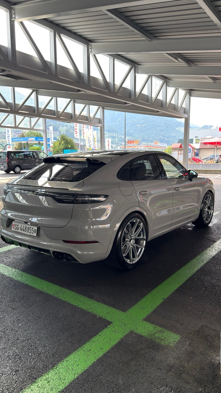 PORSCHE 3.0 V6 E-Hybrid Platinum Edition-image-3
