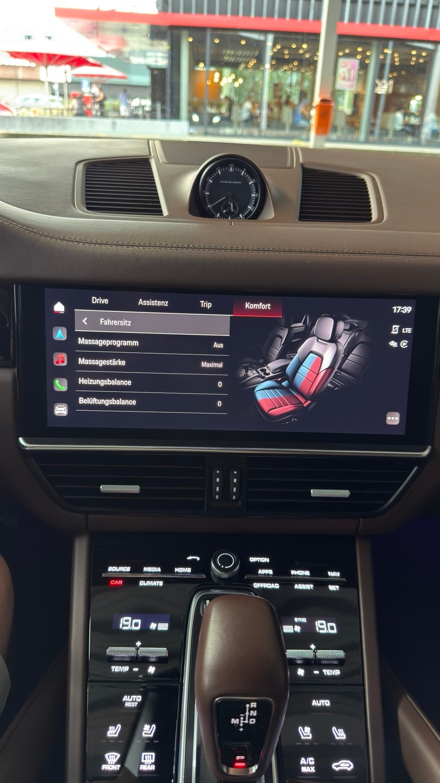PORSCHE 3.0 V6 E-Hybrid Platinum Edition-image-10