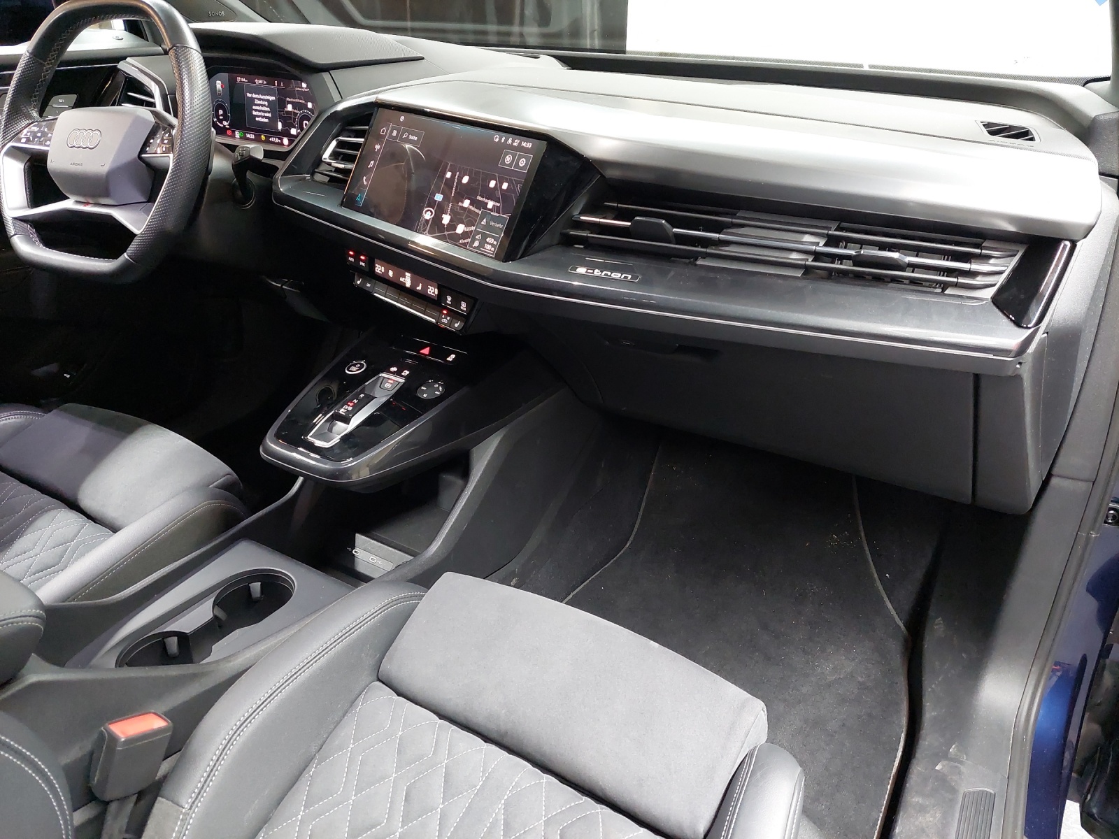 AUDI Q4 e-tron 45 quattro-image-9