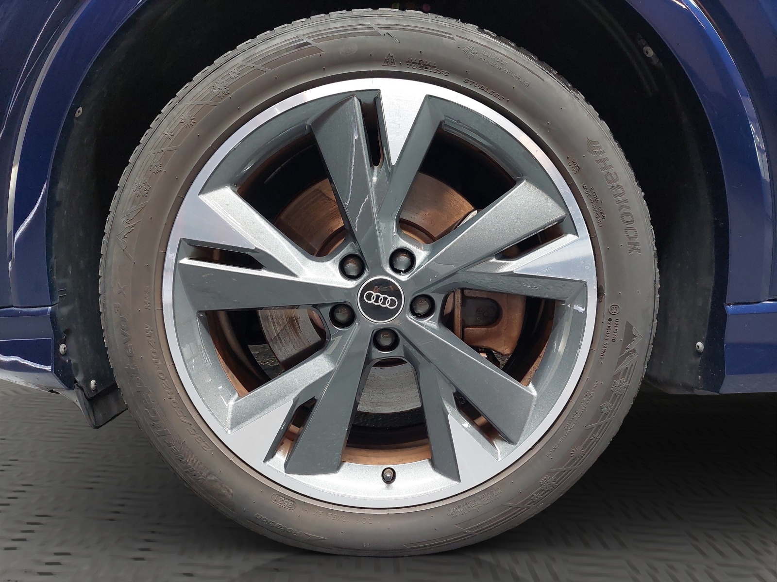 AUDI Q4 e-tron 45 quattro-image-11