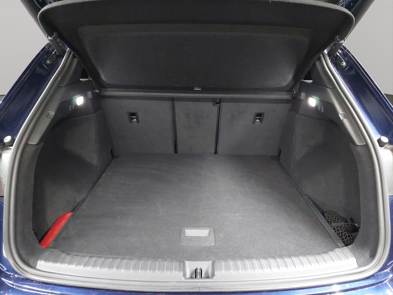 AUDI Q4 e-tron 45 quattro-image-10