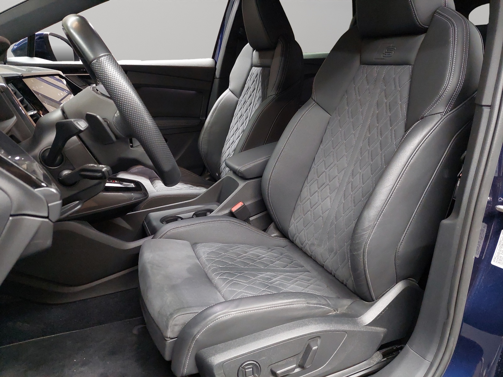 AUDI Q4 e-tron 45 quattro-image-5