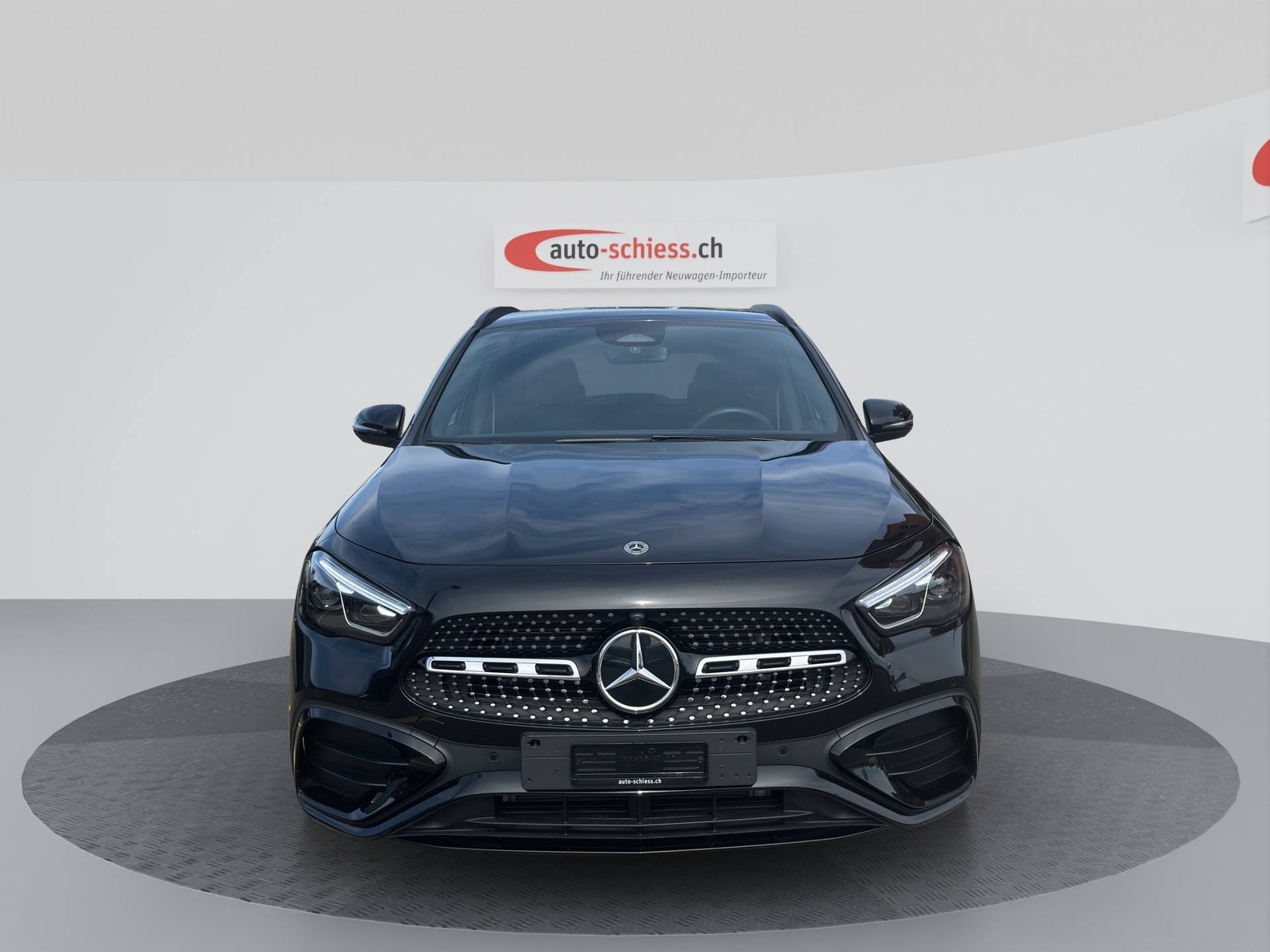 MERCEDES-BENZ GLA 200d 8G-DCT AMG Line Night-showroom-element-1