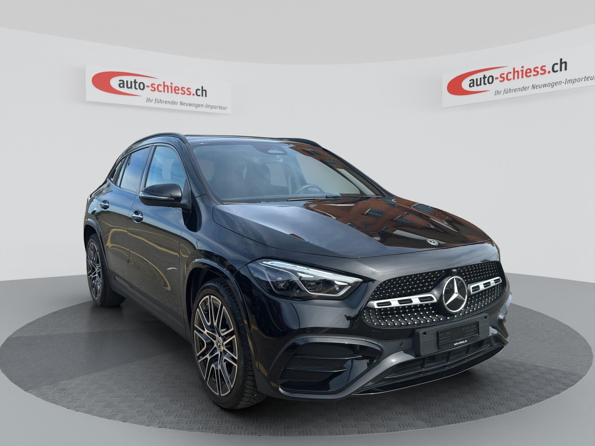 MERCEDES-BENZ GLA 200d AMG Line Night 8G-DCT-image-0