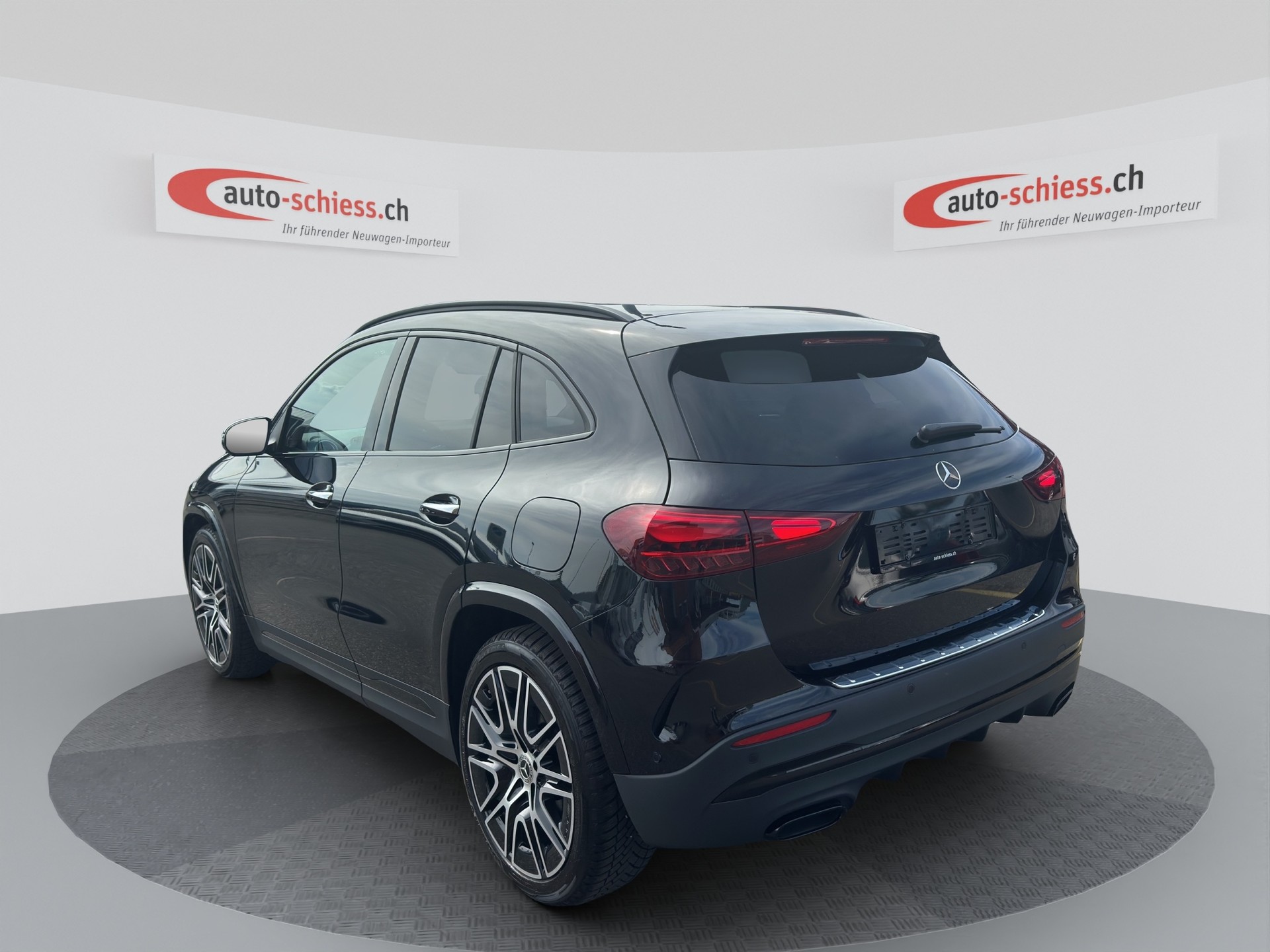 MERCEDES-BENZ GLA 200d 8G-DCT AMG Line Night-image-4