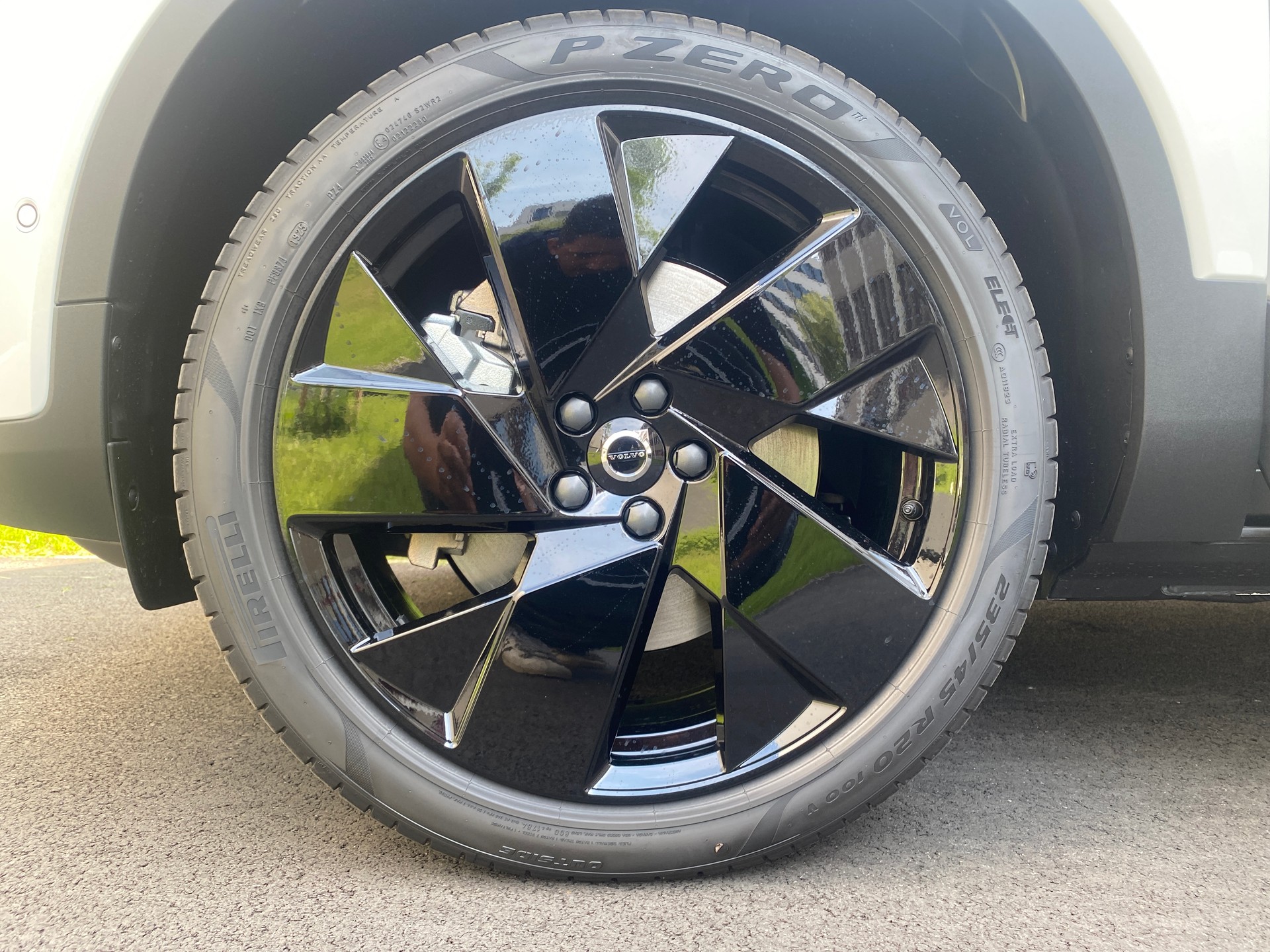 VOLVO EX40 Twin Black Edition AWD-image-21