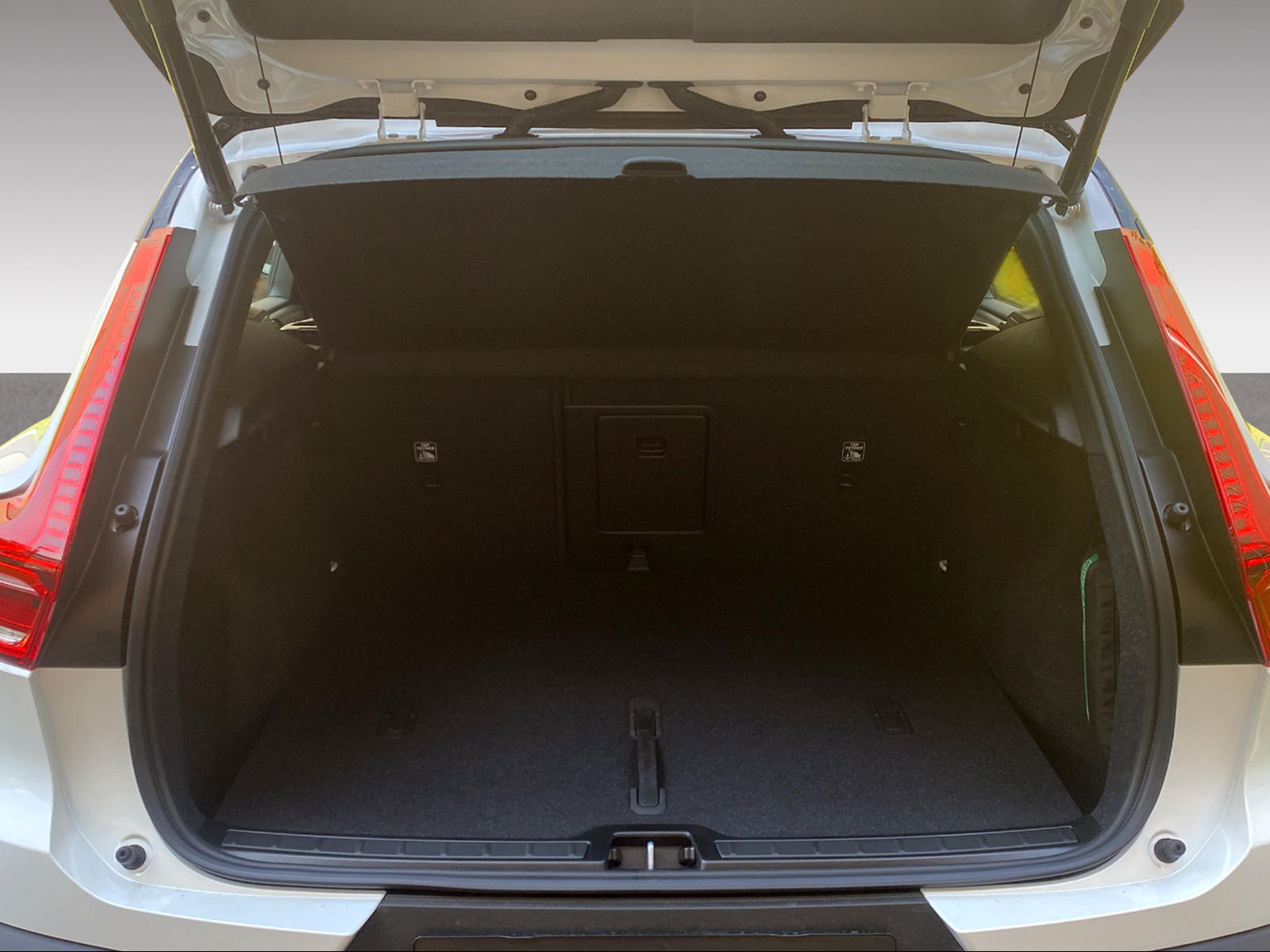 VOLVO EX40 Twin Black Edition AWD-image-20