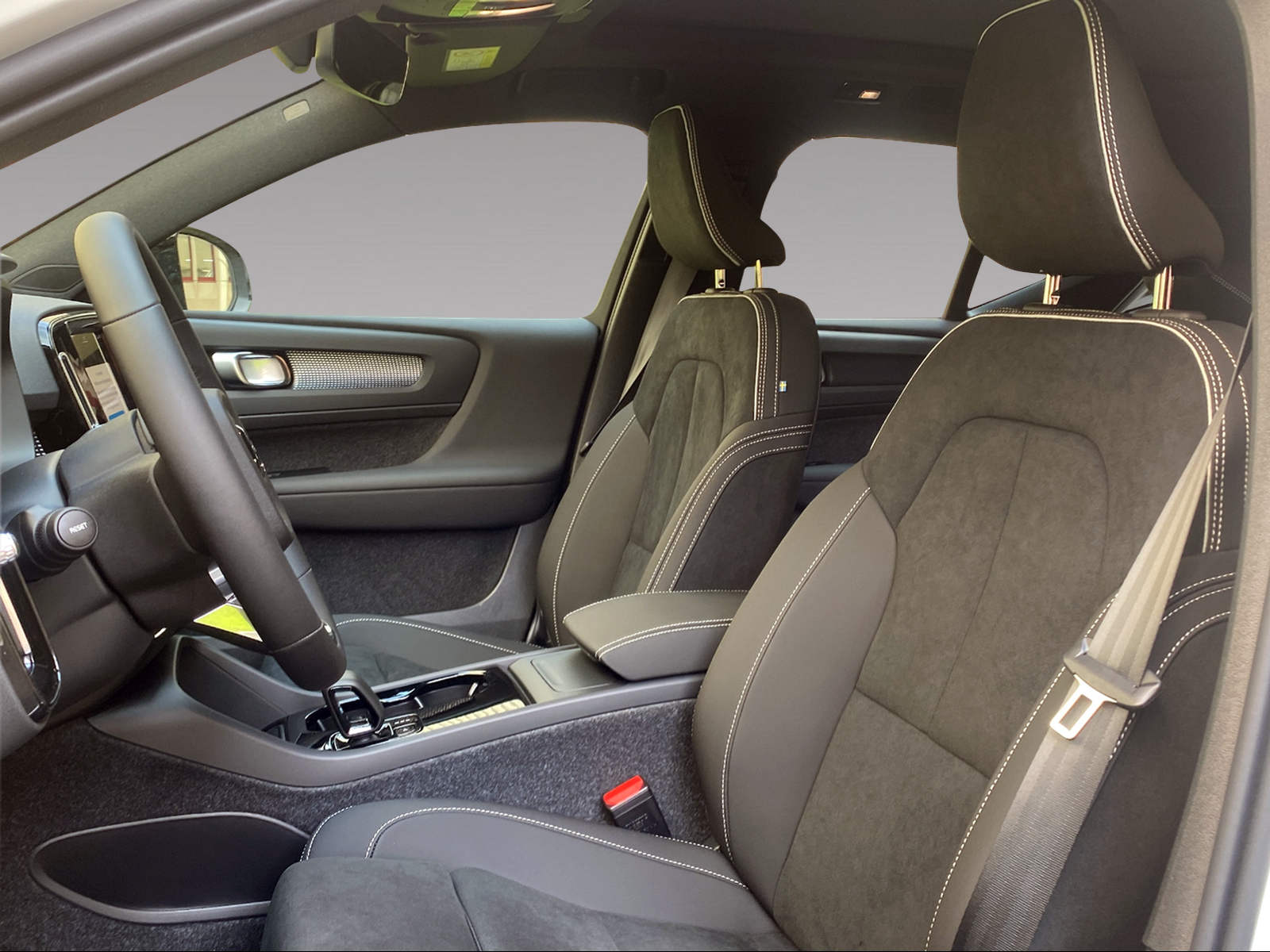 VOLVO EX40 Twin Black Edition AWD-image-6