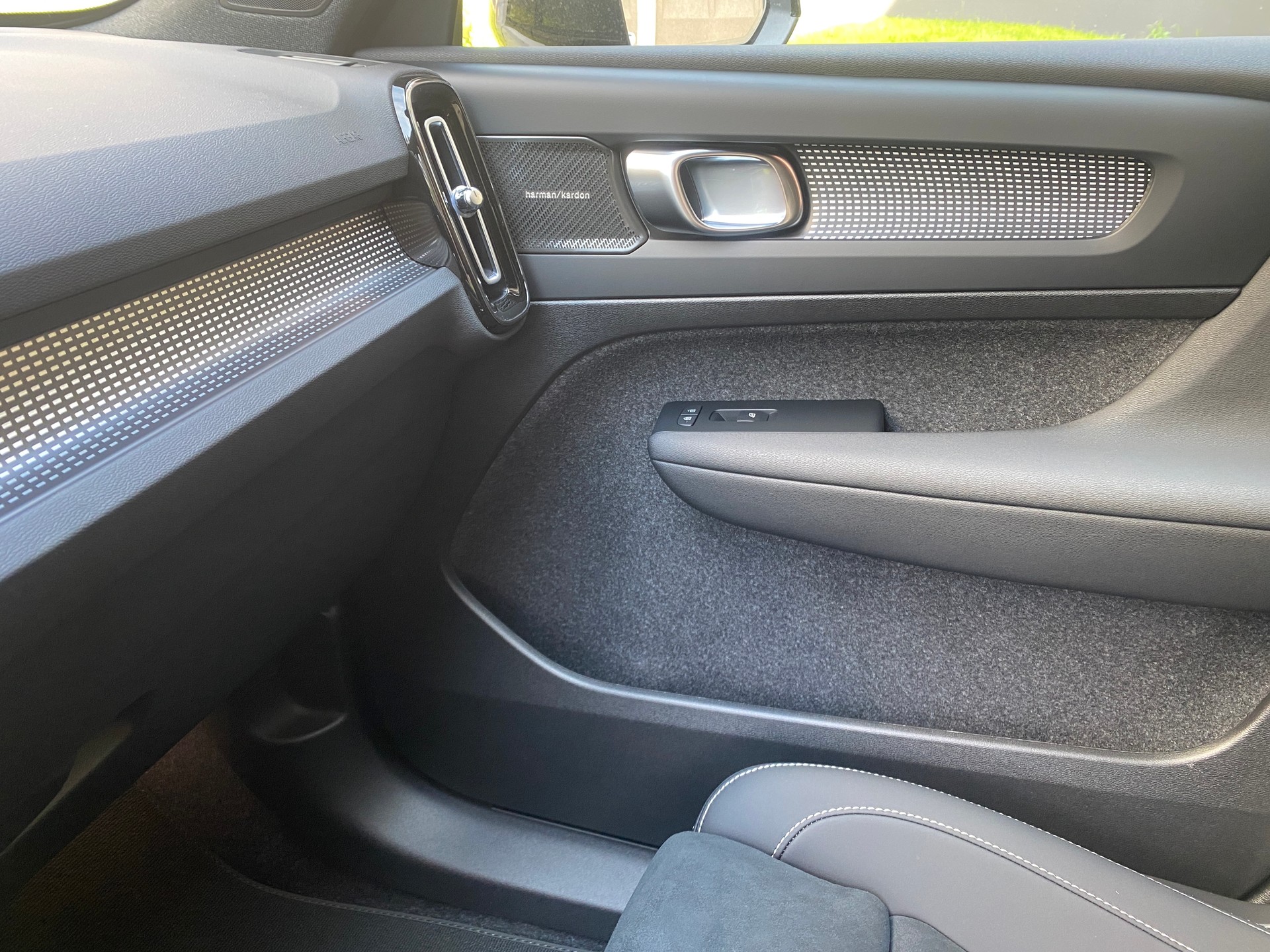 VOLVO EX40 Twin Black Edition AWD-image-18